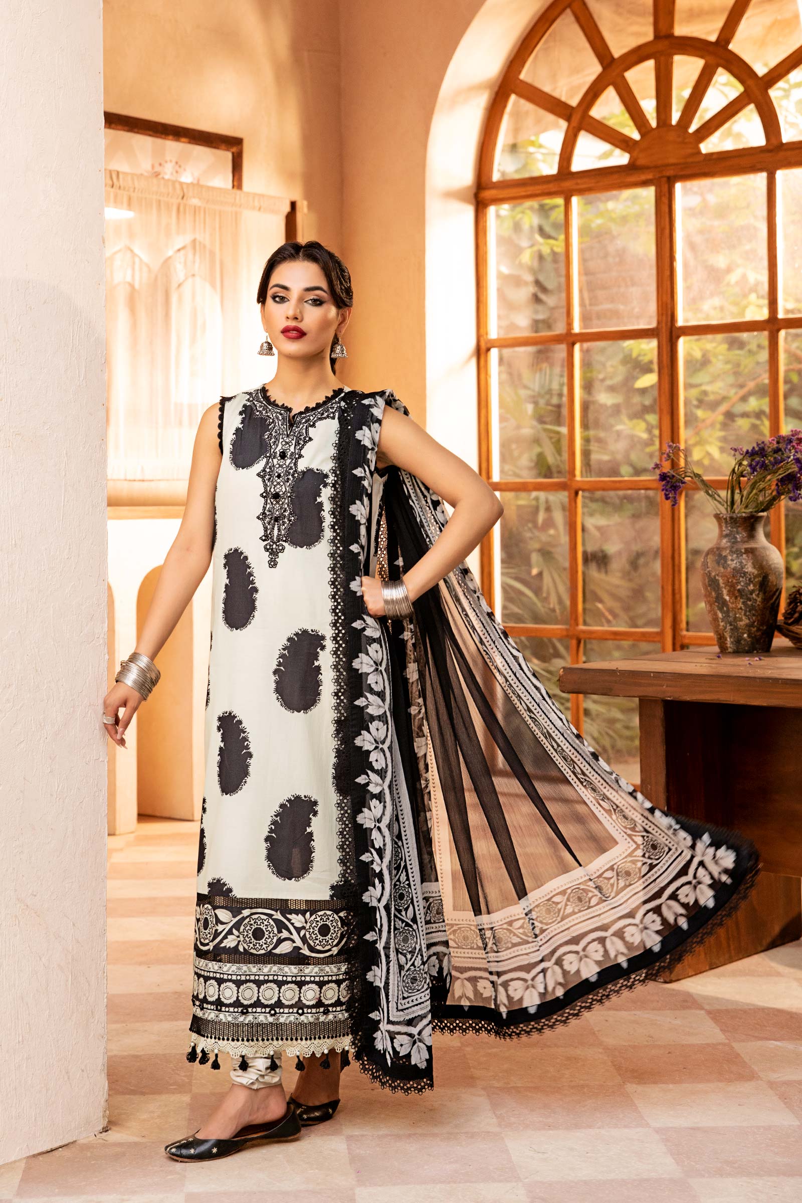 Maria B | Eid Basic Lawn | MB-CUS25-911B - Aqsa Fabrics
