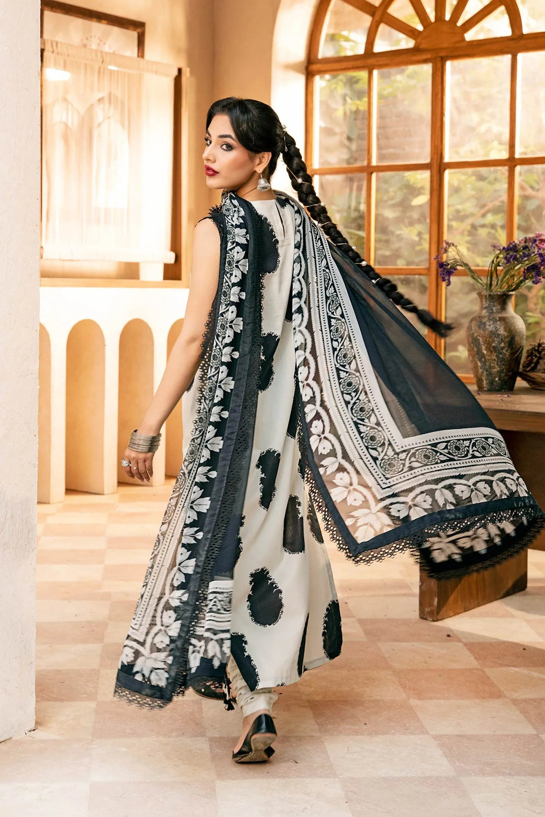 Maria B | Eid Basic Lawn | MB-CUS25-911B - Aqsa Fabrics