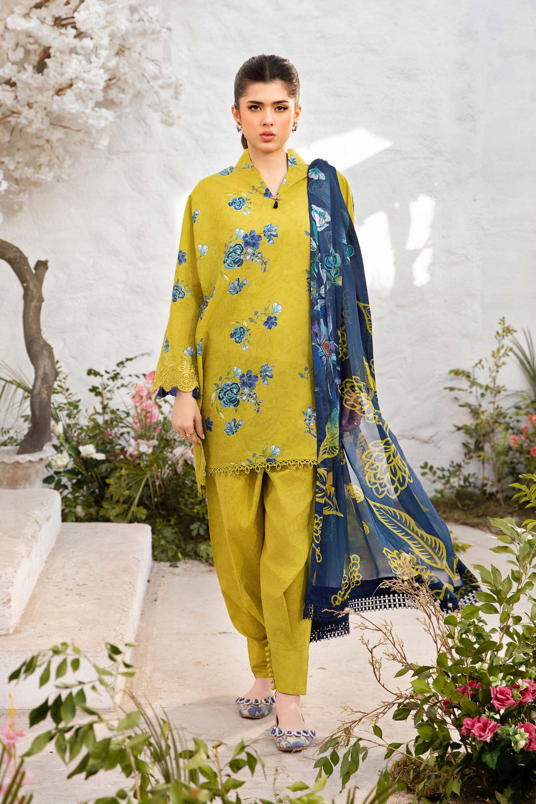Maria B | M Basic Summer Lawn 25 | MB-CUS25-702A - Aqsa Fabrics