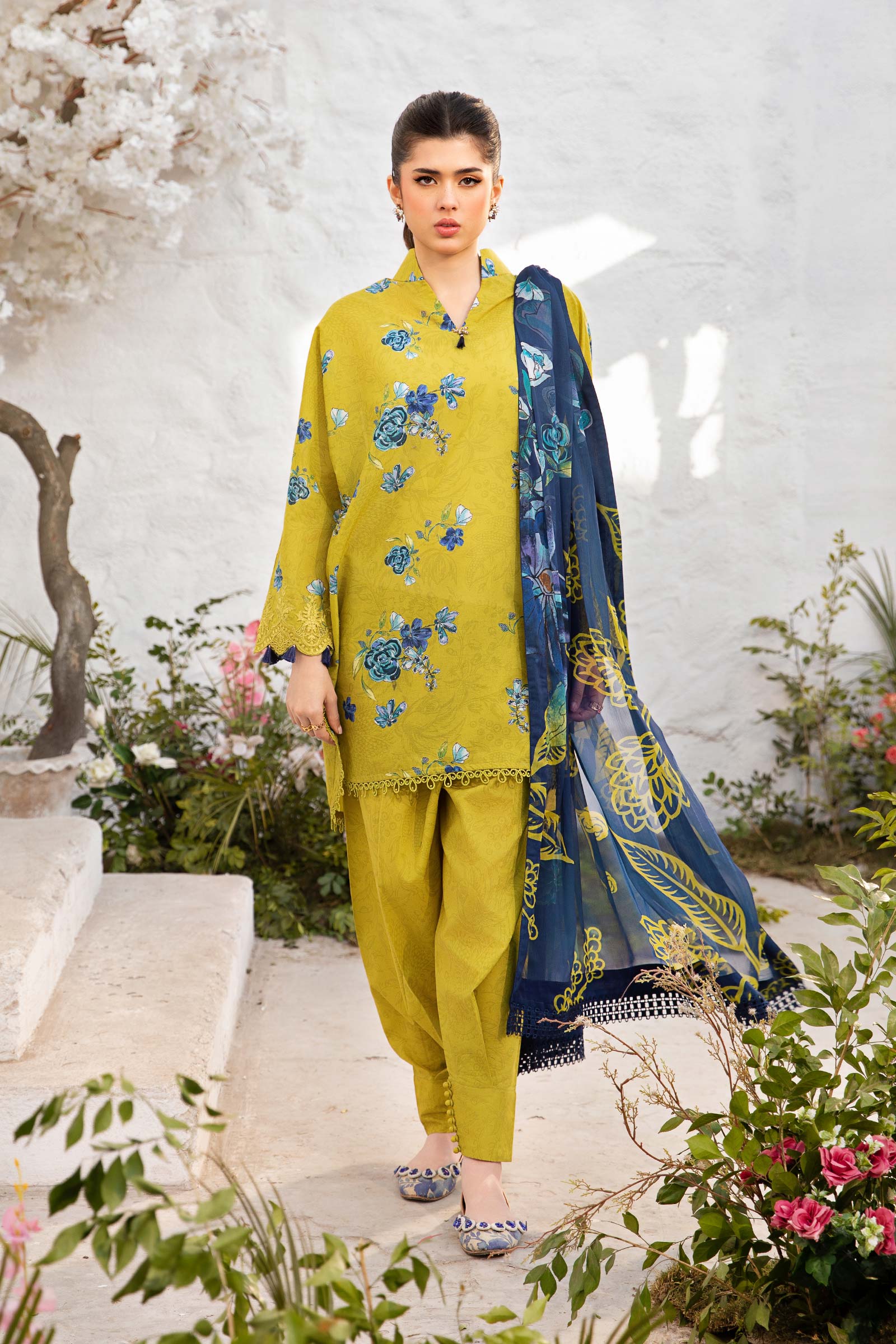 Maria B | M Basic Summer Lawn 25 | MB-CUS25-702A - Aqsa Fabrics
