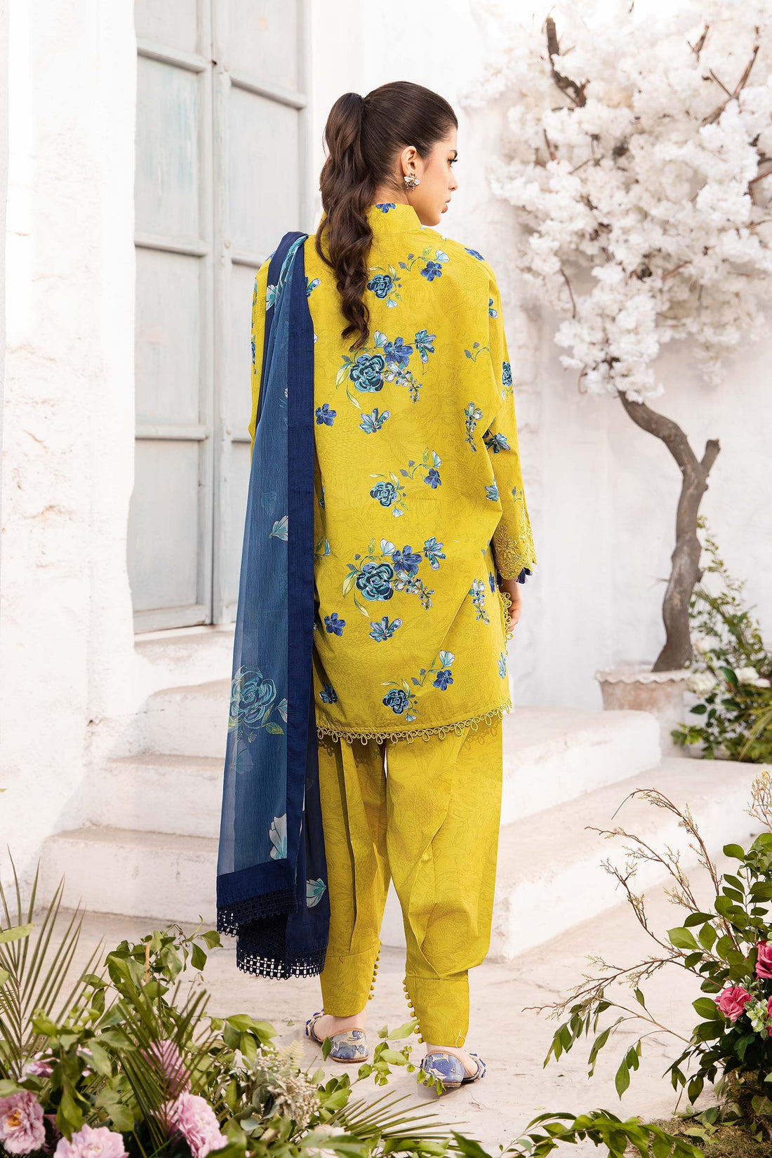 Maria B | M Basic Summer Lawn 25 | MB-CUS25-702A - Aqsa Fabrics