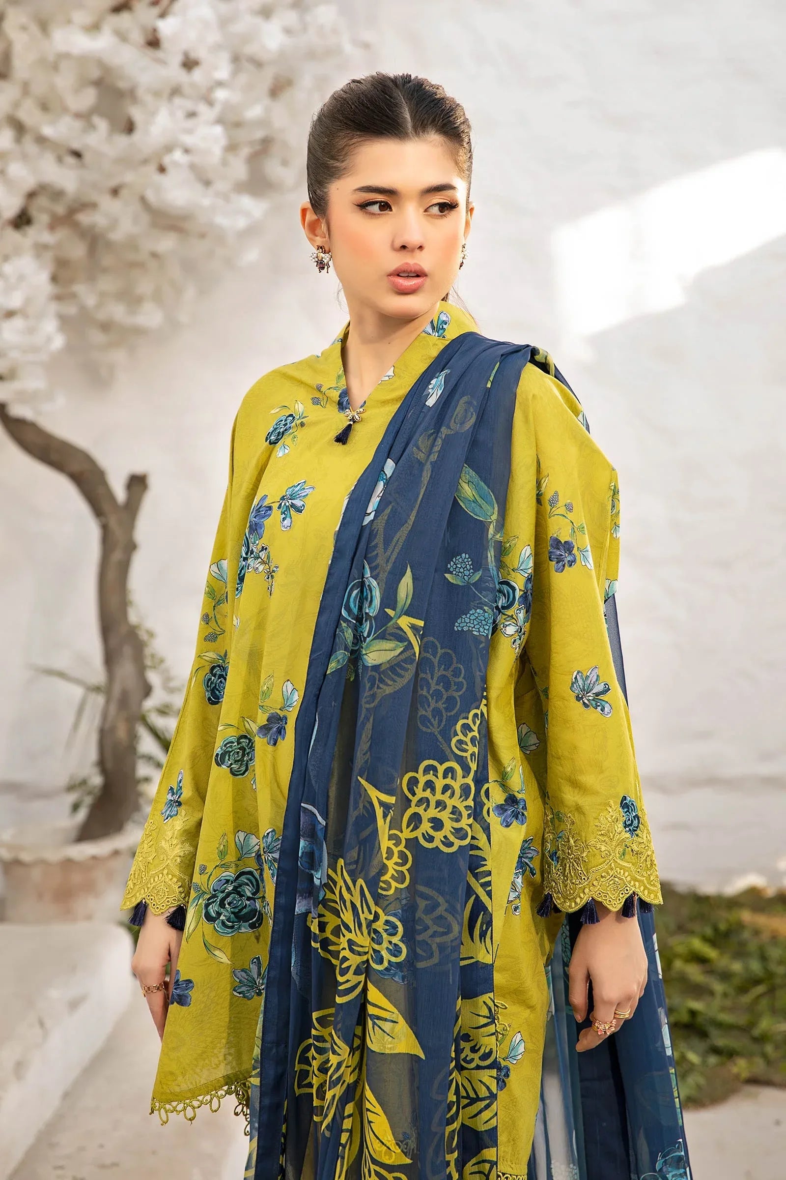 Maria B | M Basic Summer Lawn 25 | MB-CUS25-702A - Aqsa Fabrics