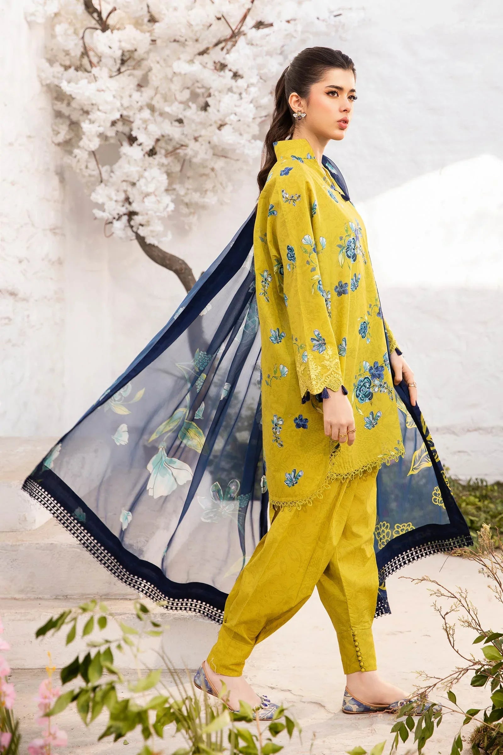 Maria B | M Basic Summer Lawn 25 | MB-CUS25-702A - Aqsa Fabrics