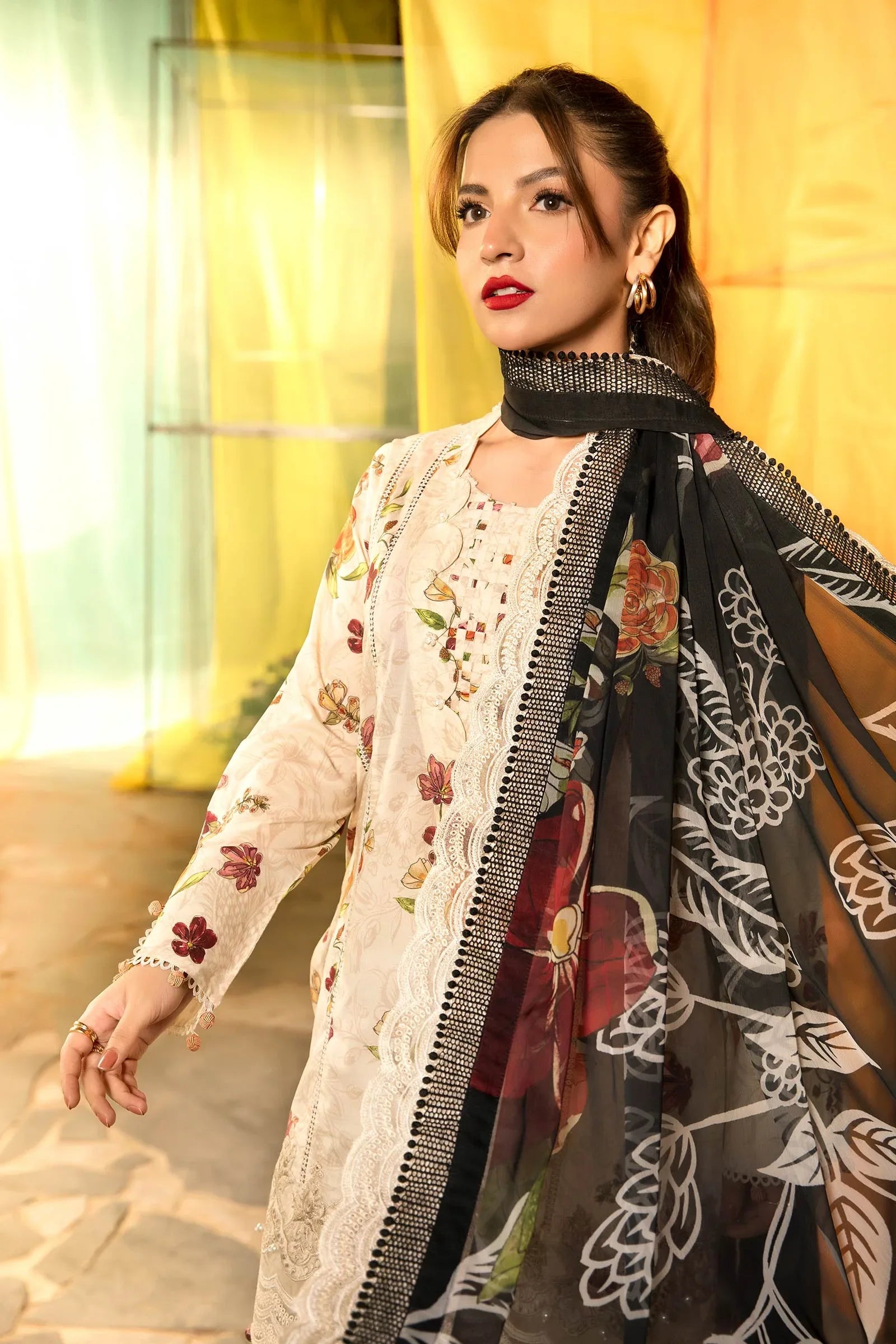 Maria B | M Basic Summer Lawn 25 | MB-CUS25-702B - Aqsa Fabrics