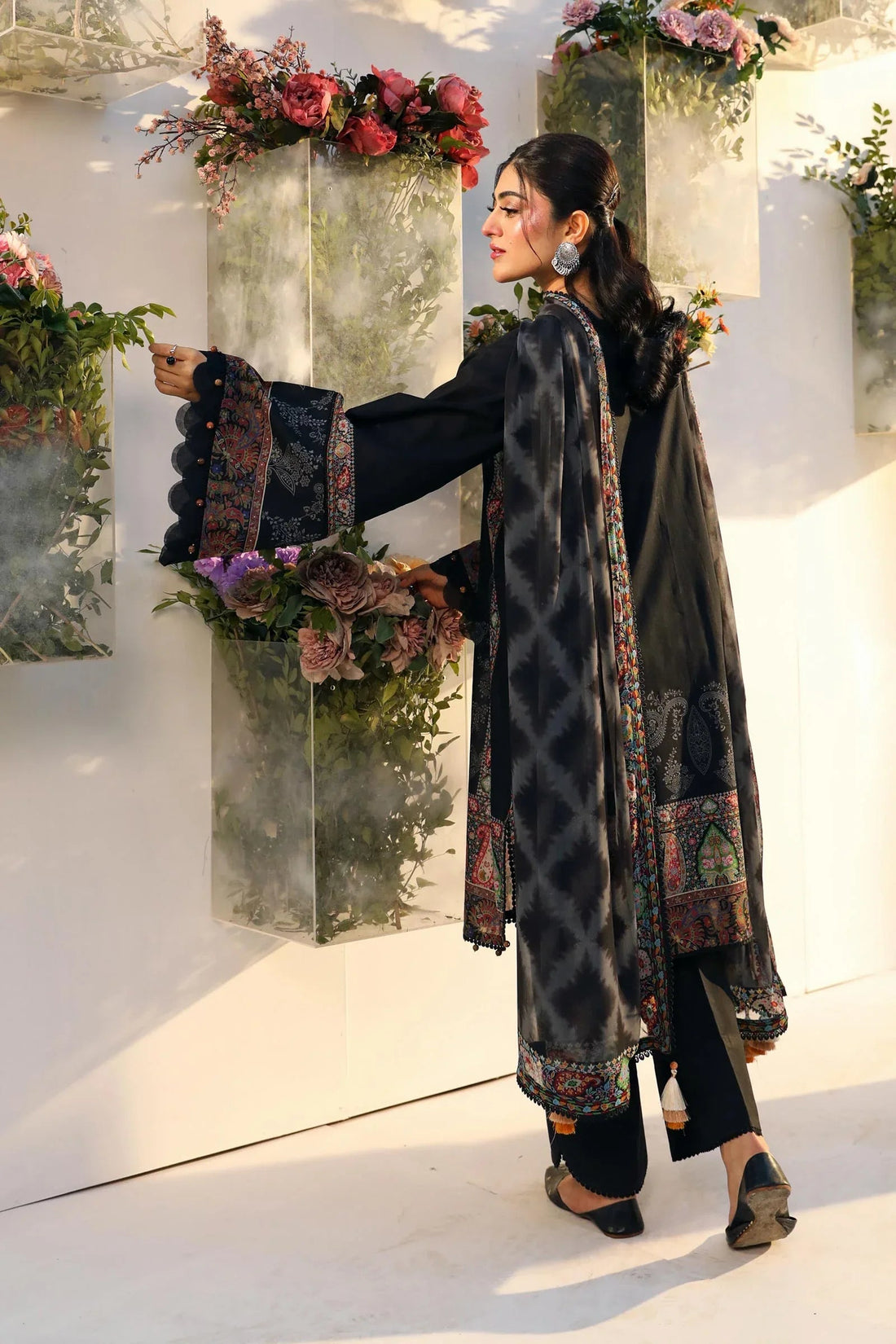 Maria B | M Basic Summer Lawn 25 | MB-CUS25-703A - Aqsa Fabrics