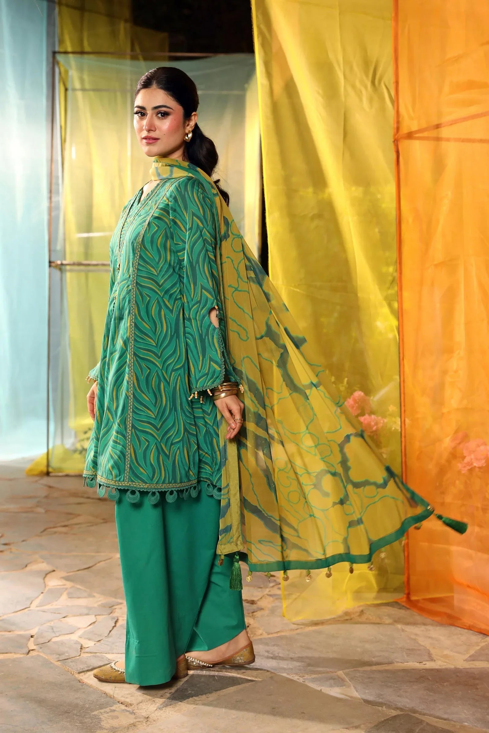 Maria B | M Basic Summer Lawn 25 | MB-CUS25-704A - Aqsa Fabrics