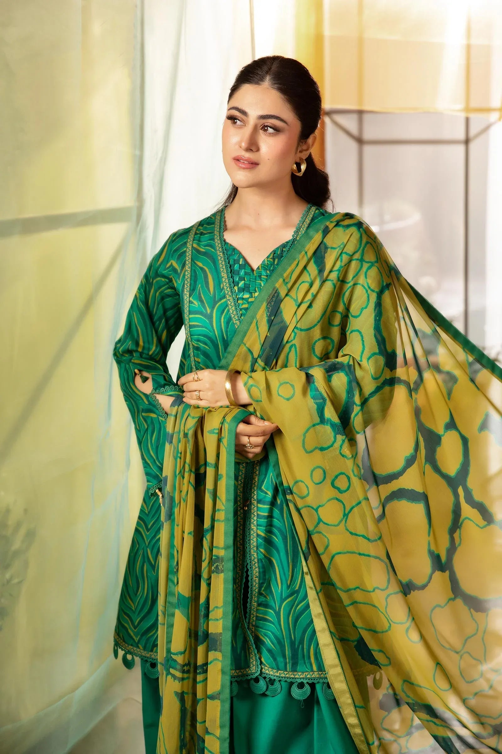 Maria B | M Basic Summer Lawn 25 | MB-CUS25-704A - Aqsa Fabrics
