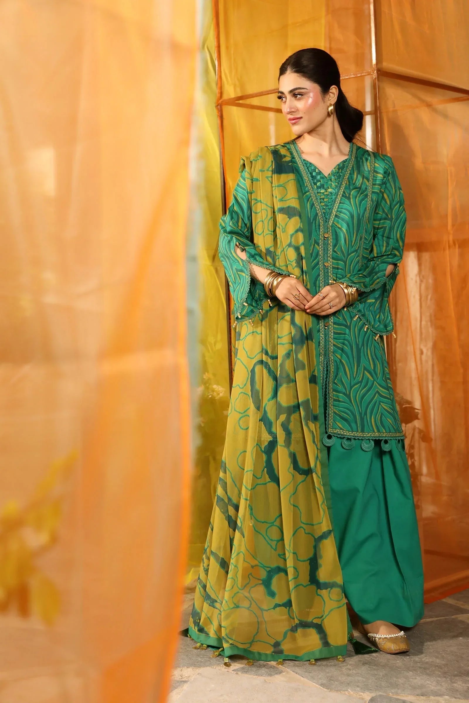 Maria B | M Basic Summer Lawn 25 | MB-CUS25-704A - Aqsa Fabrics
