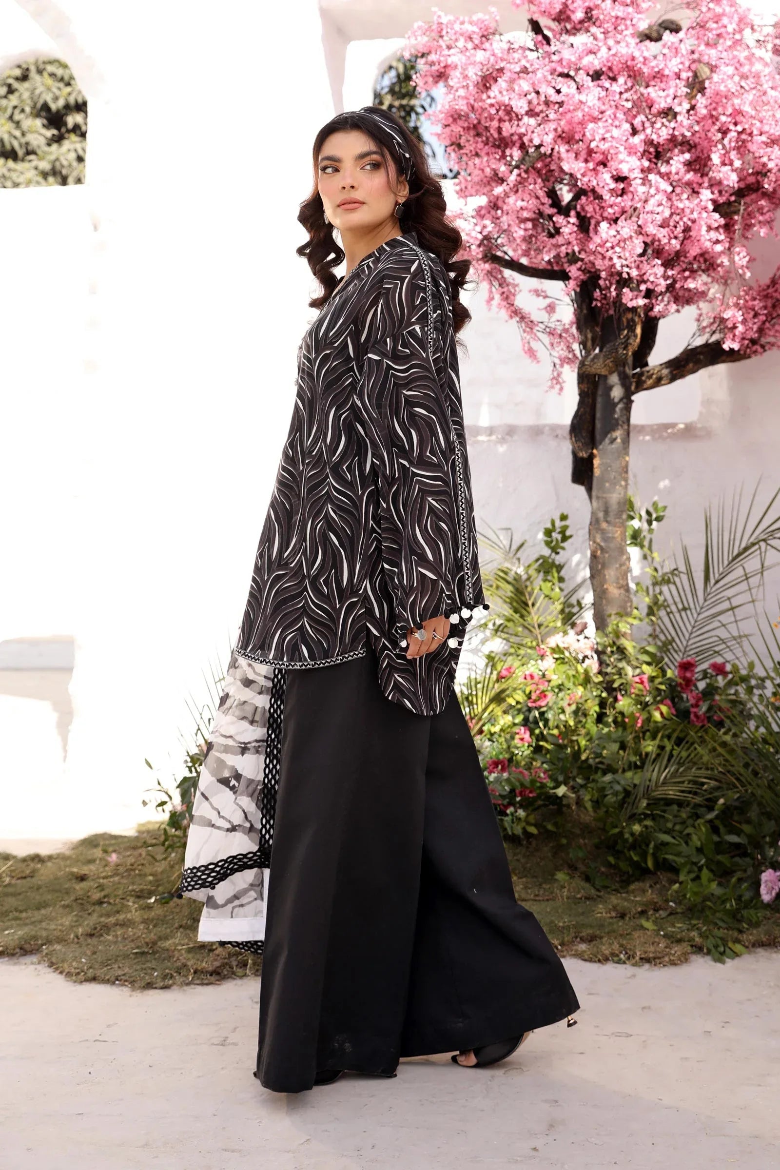 Maria B | M Basic Summer Lawn 25 | MB-CUS25-704B - Aqsa Fabrics