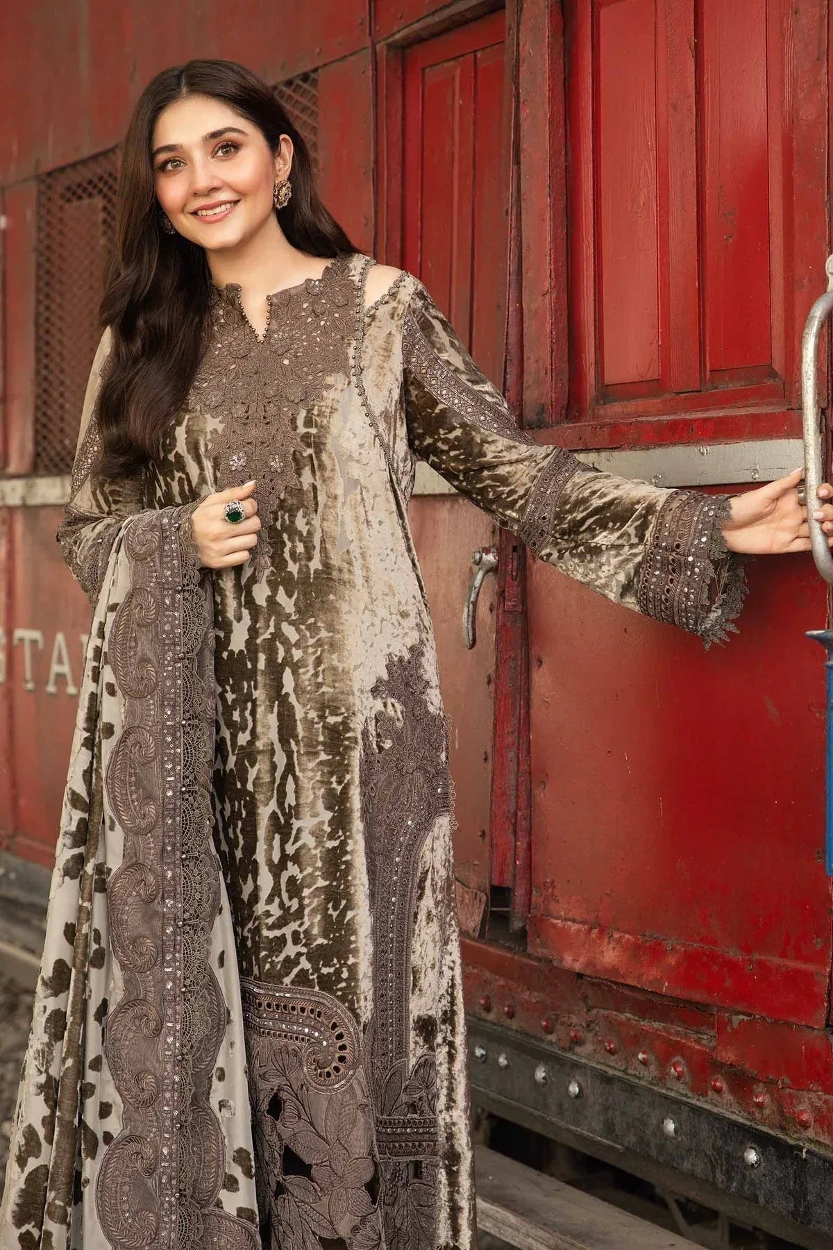Maria B | Winter Luxe 24 | DL-1201 - Aqsa Fabrics