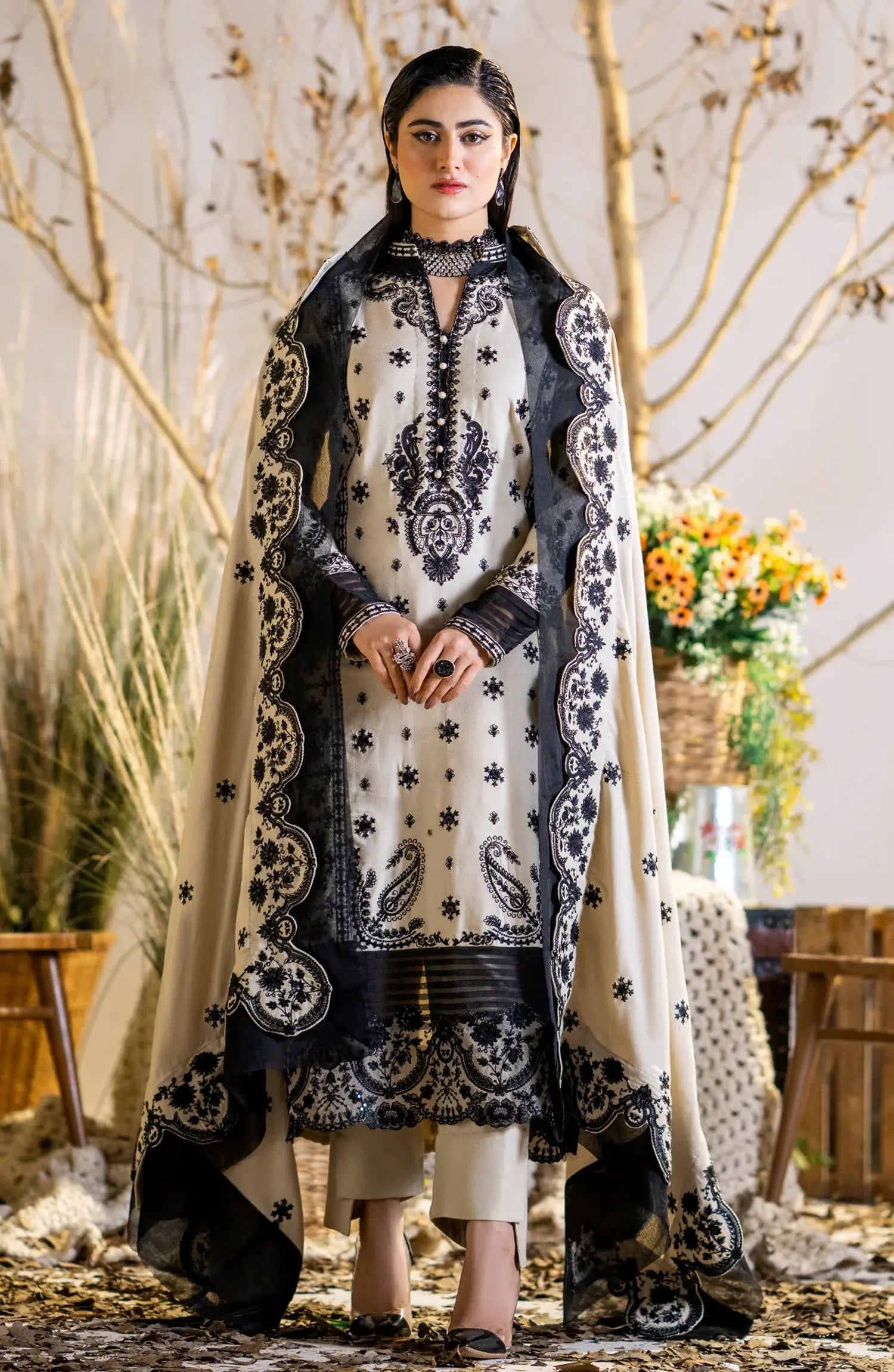 Maryum N Maria | Shehr Bano Winter 23 | SIMRAN MW23555 - Aqsa Fabrics