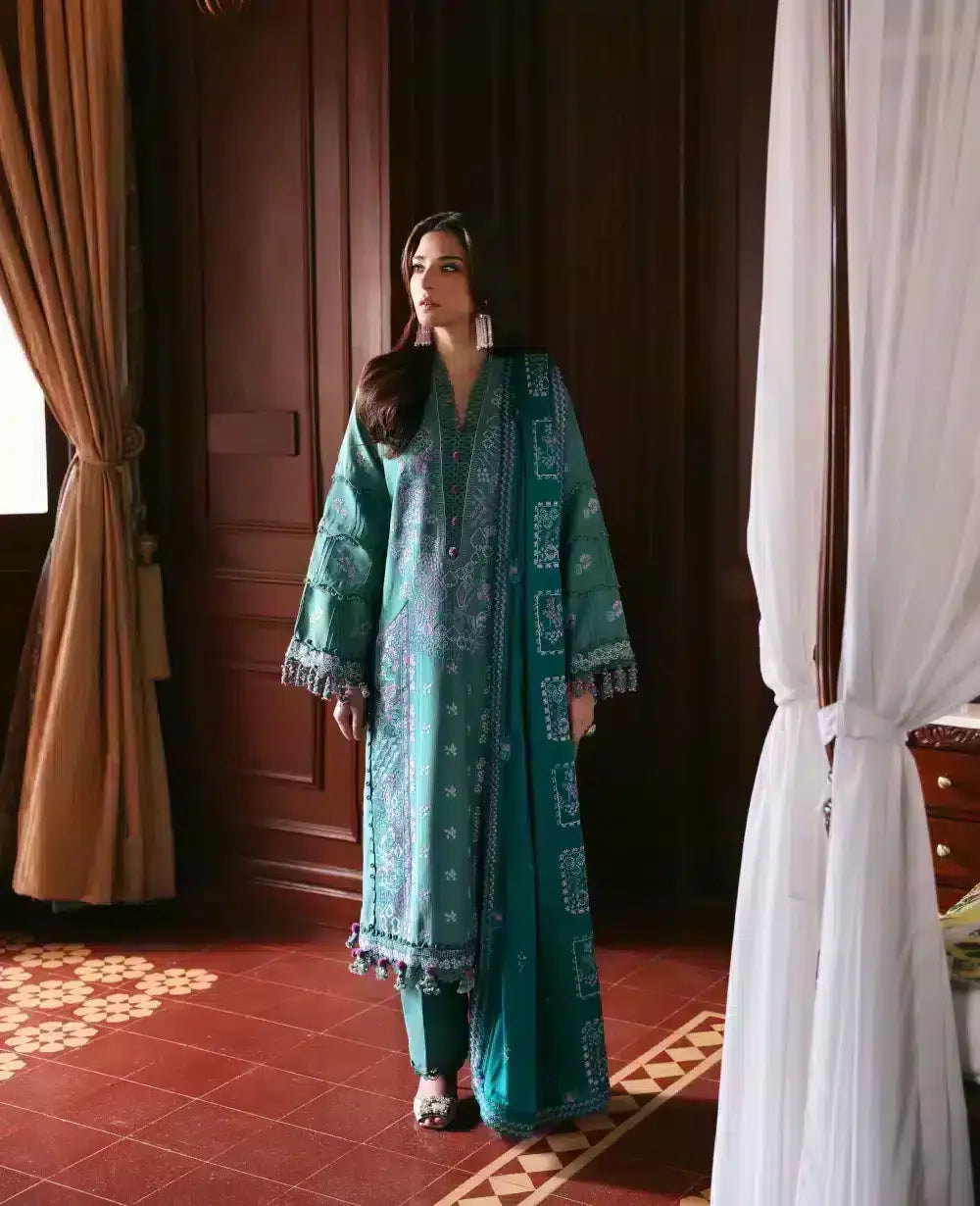 Republic Womenswear | Noemei Luxury Shawl 23 | NWU23-D4-B - Aqsa Fabrics