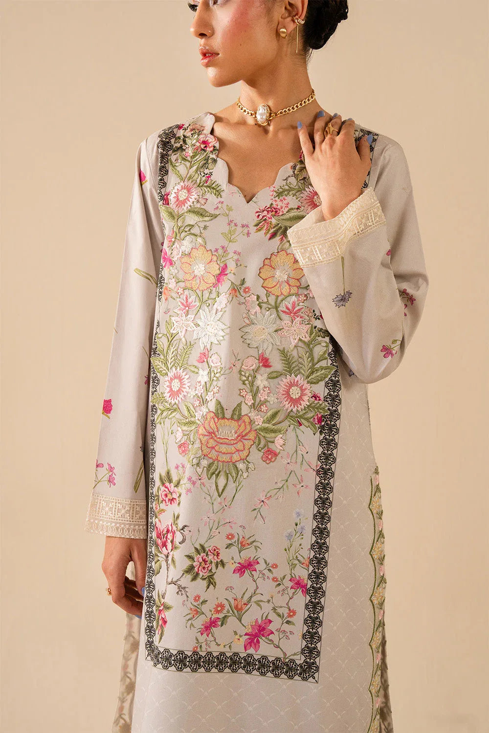 Maryum N Maria | Floren Lawn |   DAISY - Aqsa Fabrics