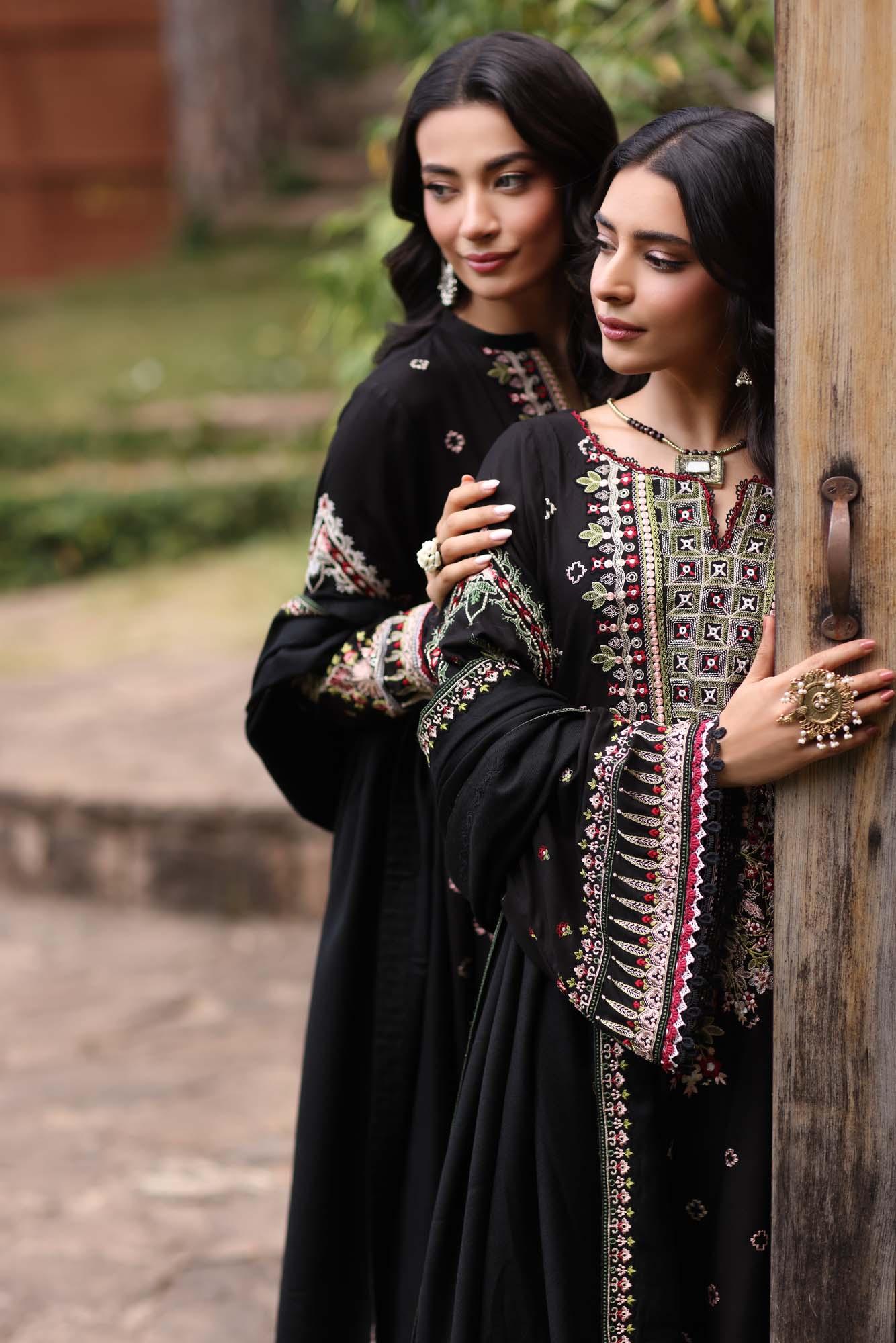Noor by Saadia Asad | Suzaankari Winter 24 | D05
