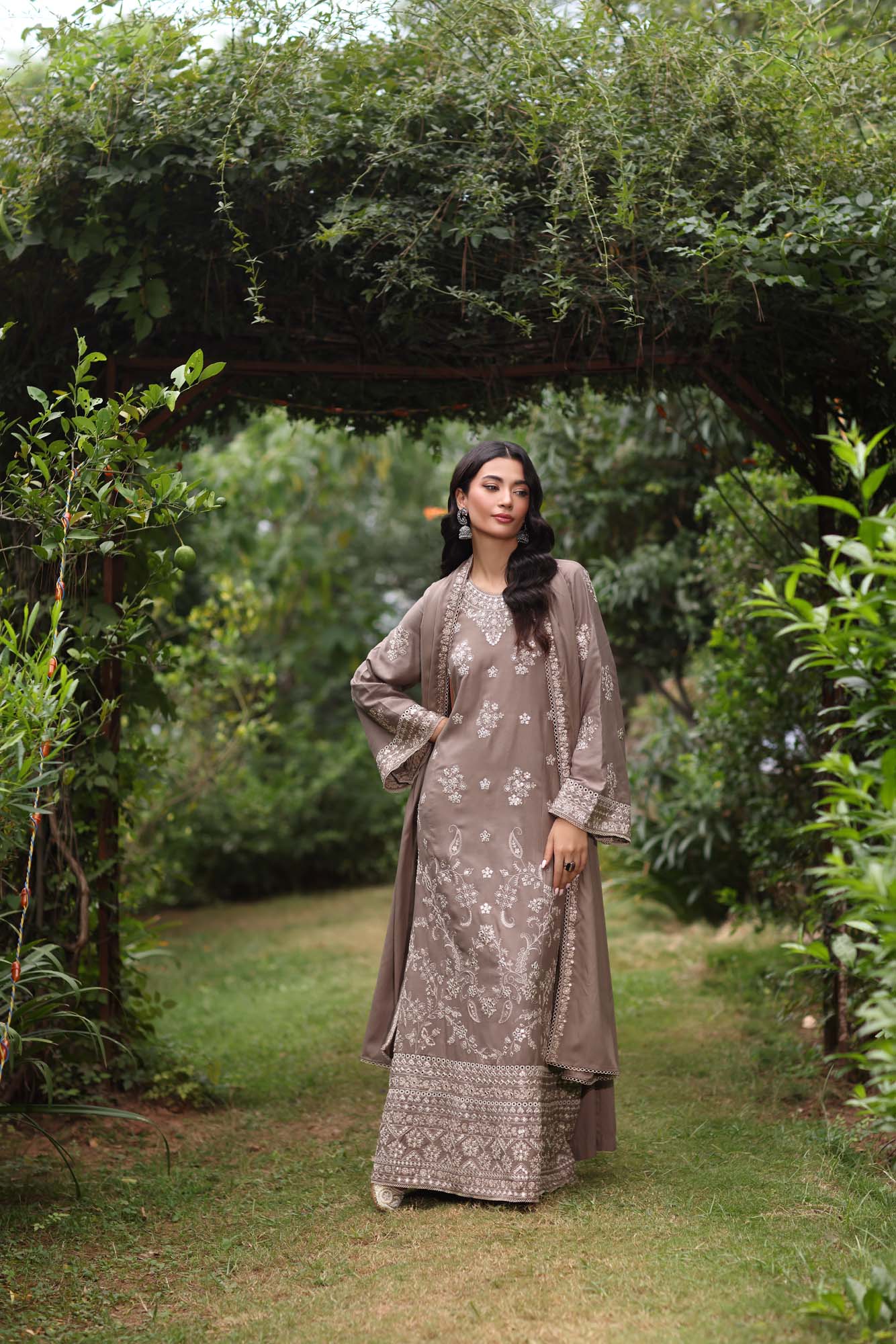 Noor by Saadia Asad | Suzaankari Winter 24 | D02