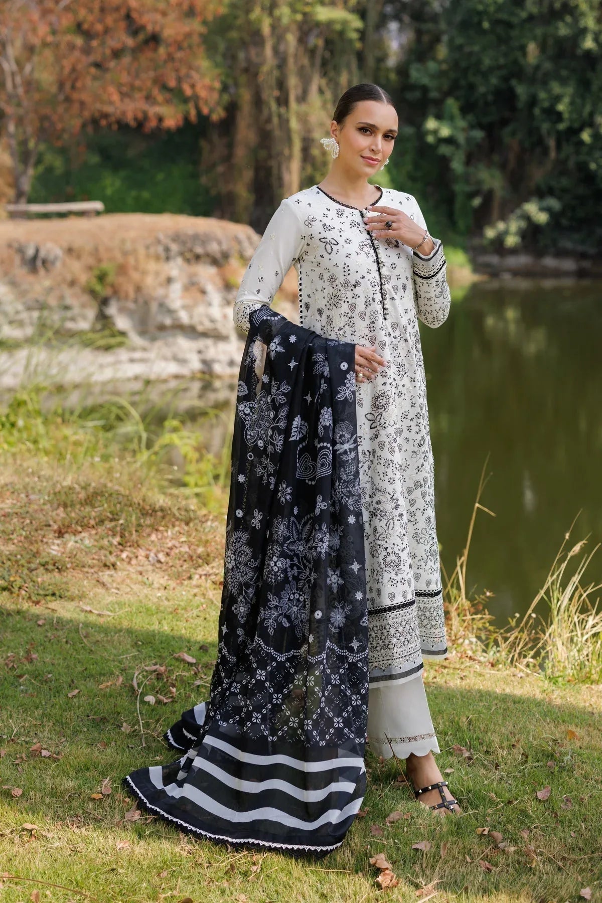 Xenia Formals | Luxury Lawn 25 | FIORELLA - Aqsa Fabrics