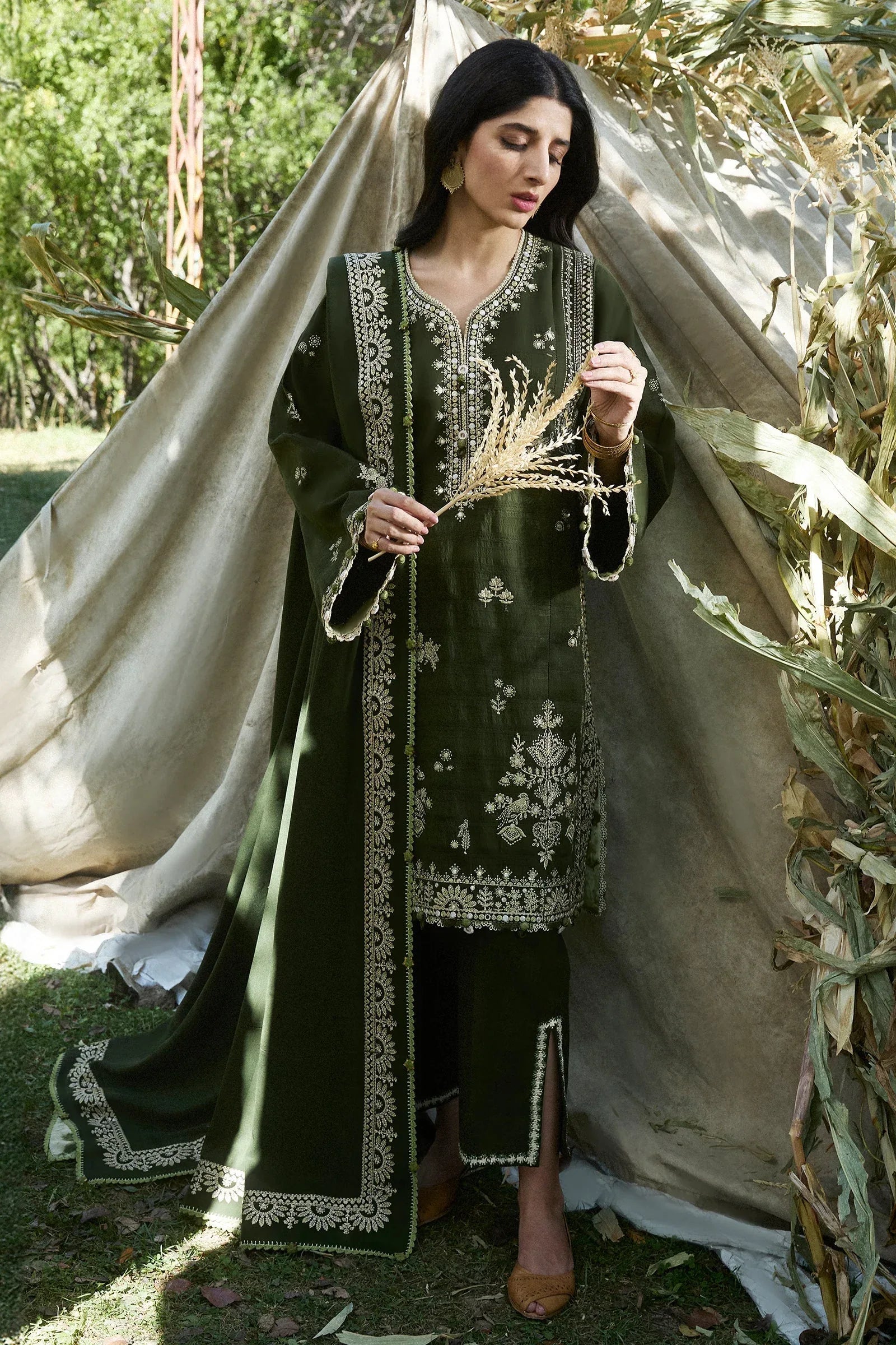 Zaha | Winter 2024 |  SABAAZ (ZW24-01) - Aqsa Fabrics