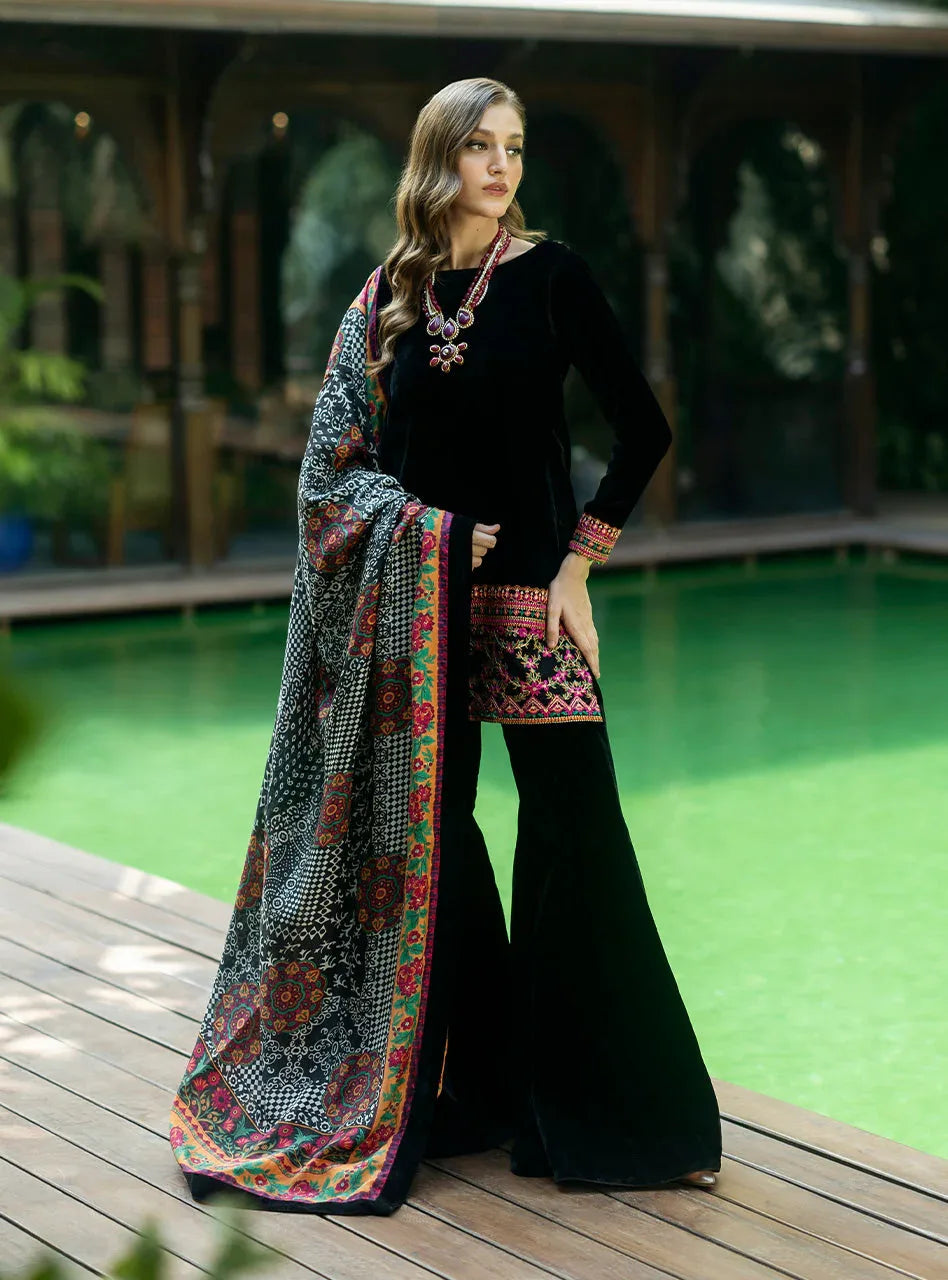 Zainab Chottani | Makhmal Luxe Pret | Zulmat - Aqsa Fabrics