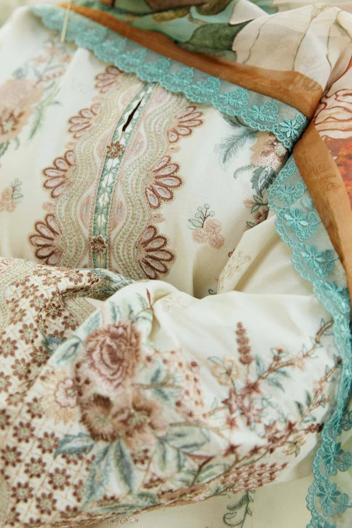 Zara Shahjahan | Coco Lawn Eid Edit 24 | IVORY-D10 - Aqsa Fabrics