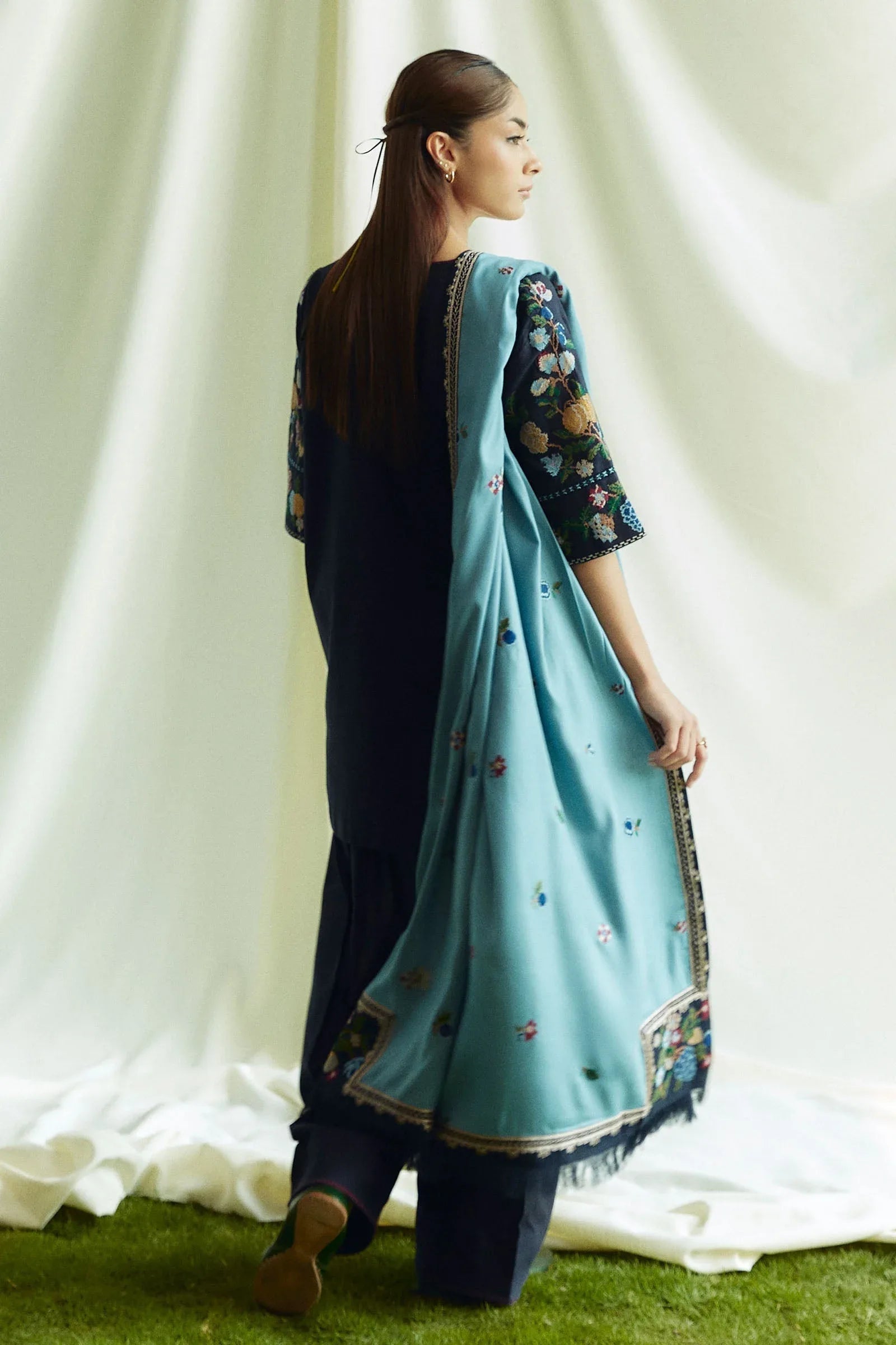 Zara Shahjahan | Coco Winter 24 | Onyx-7B - Aqsa Fabrics