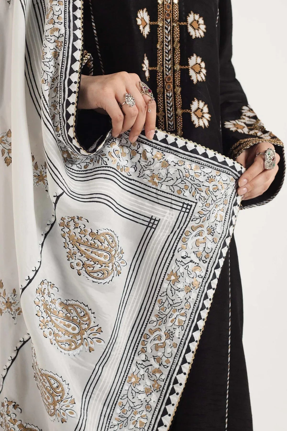 Zara Shahjahan | Handcrafted Suits | ZHC-048 - Aqsa Fabrics