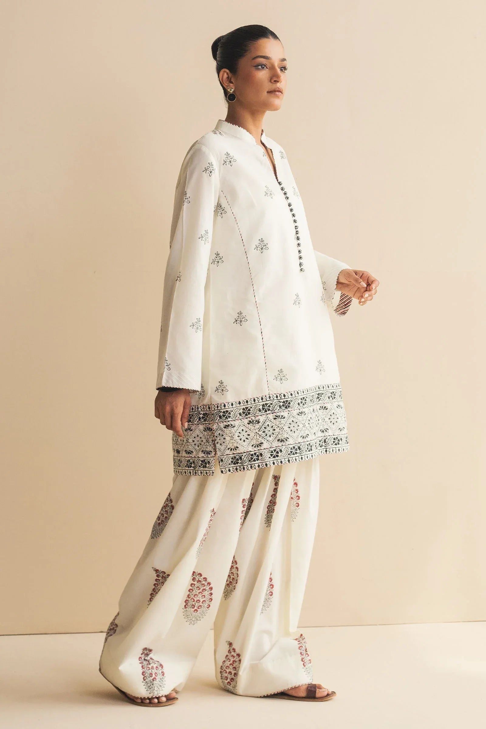 Zara Shahjahan | Handcrafted Suits | ZHC-061 - Aqsa Fabrics