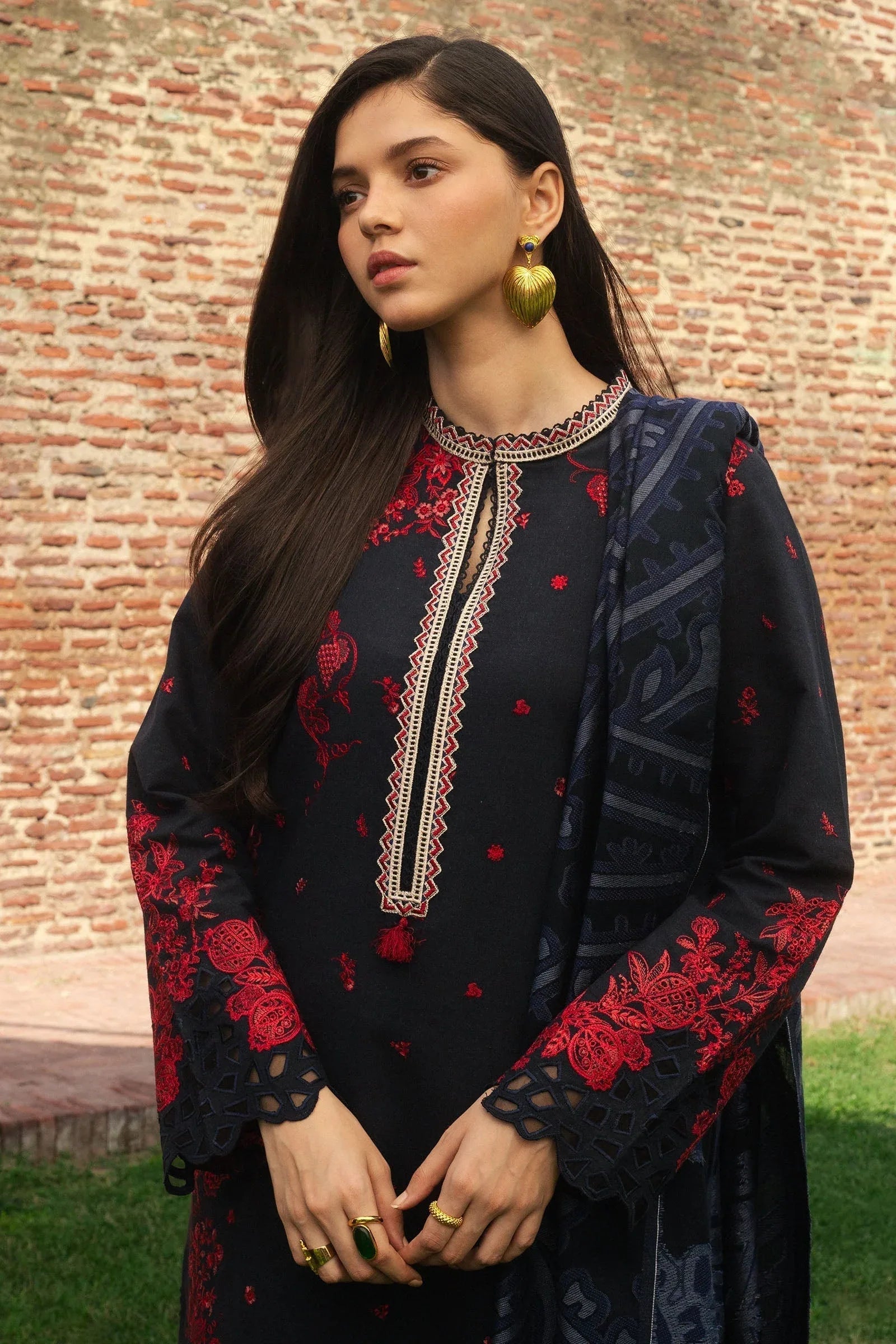 Zara Shahjahan | Winter 24 |  DARYA-D2 - Aqsa Fabrics