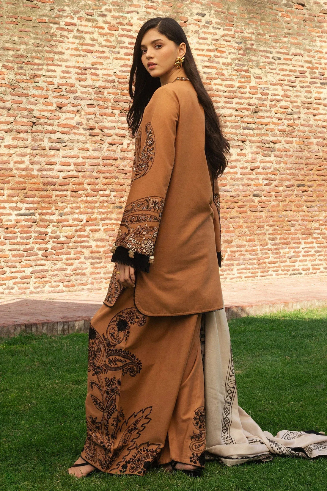 Zara Shahjahan | Winter 24 |  ROYA-D6 - Aqsa Fabrics