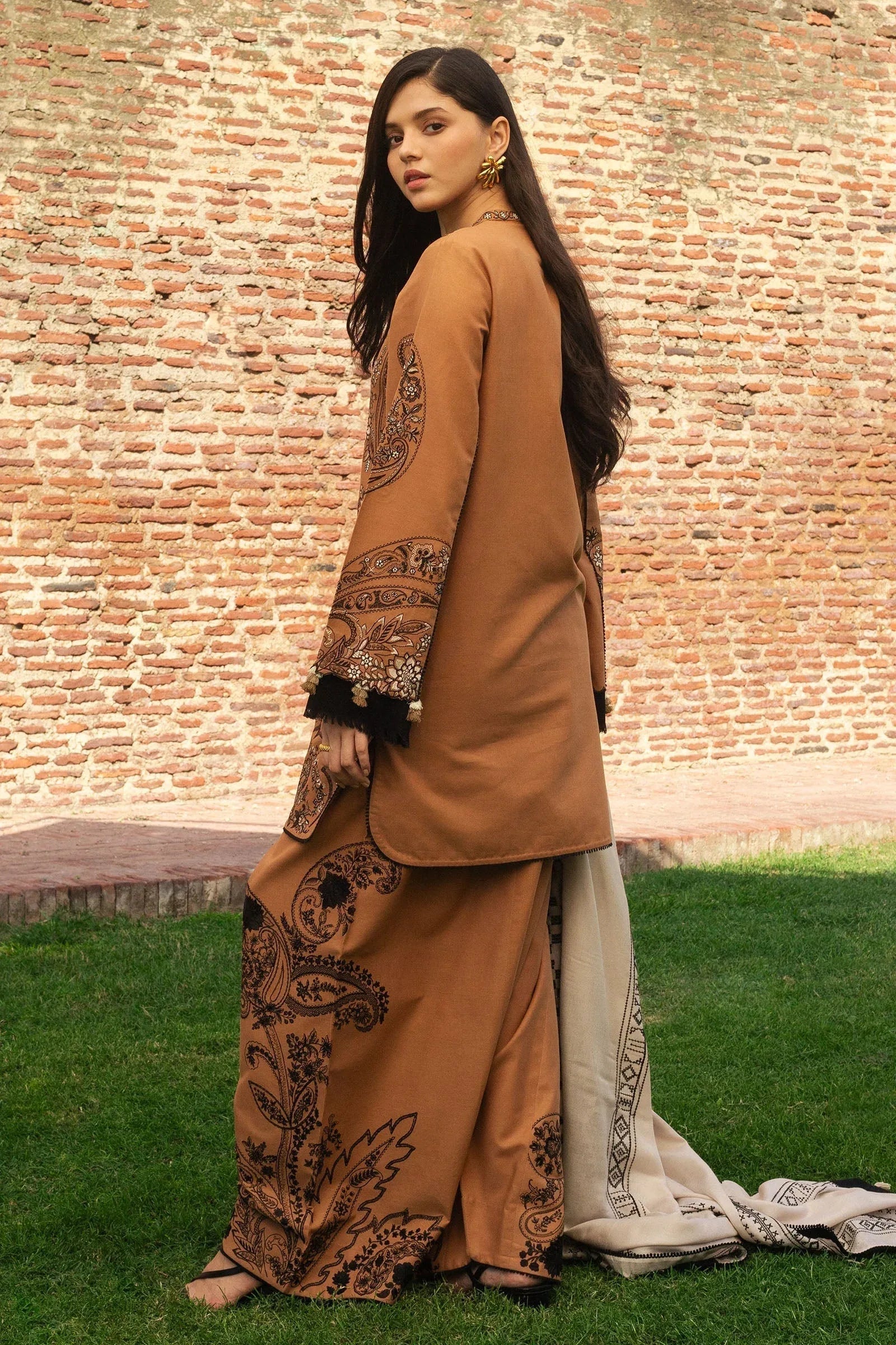 Zara Shahjahan | Winter 24 |  ROYA-D6 - Aqsa Fabrics