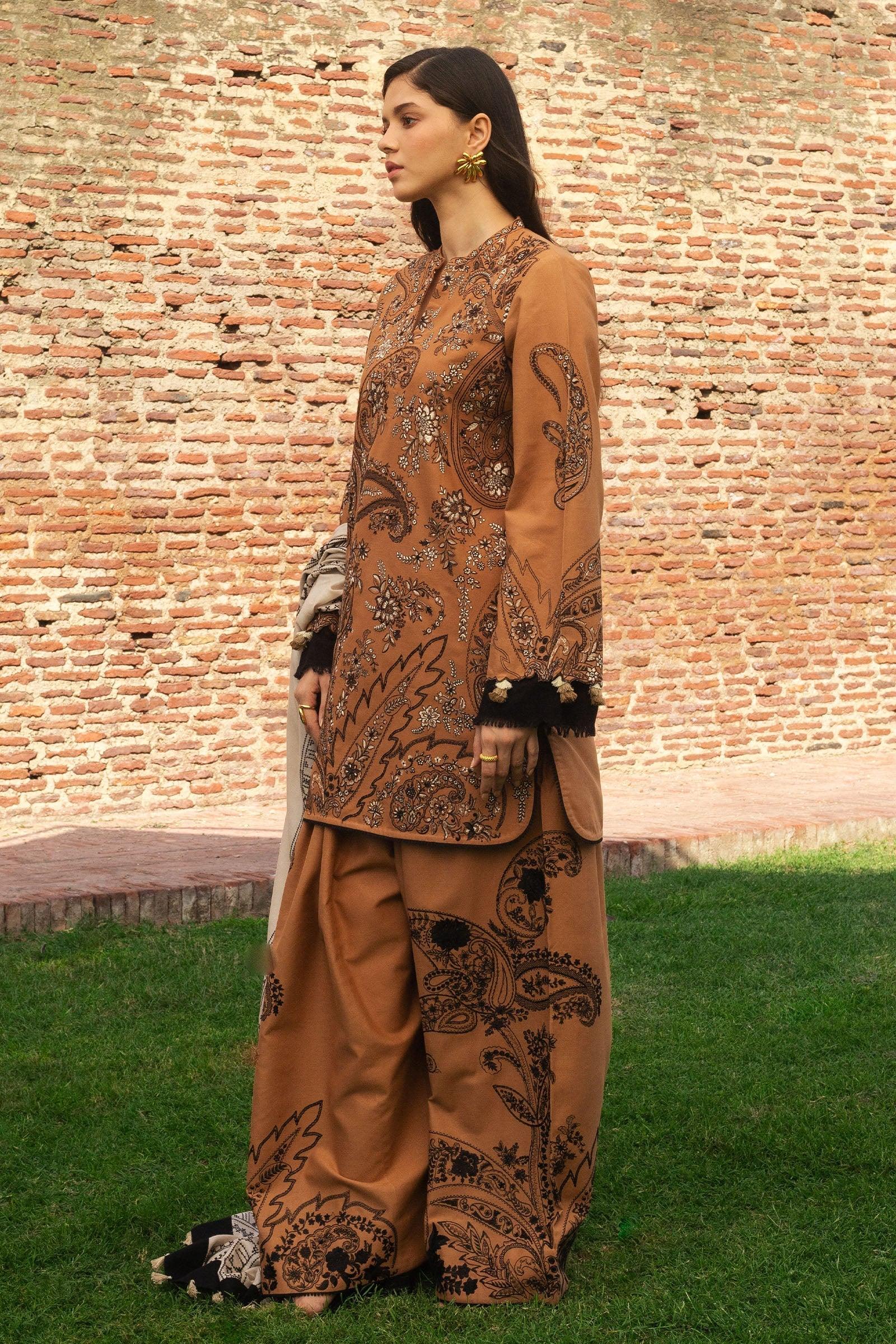 Zara Shahjahan | Winter 24 |  ROYA-D6 - Aqsa Fabrics
