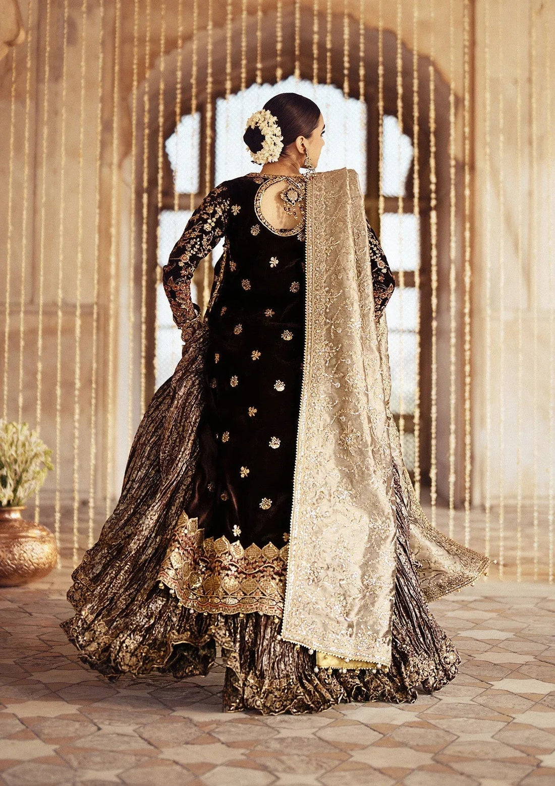 Aik Atelier | Dastoor Velvet 24 | DASTOOR - LOOK 09 - Aqsa Fabrics