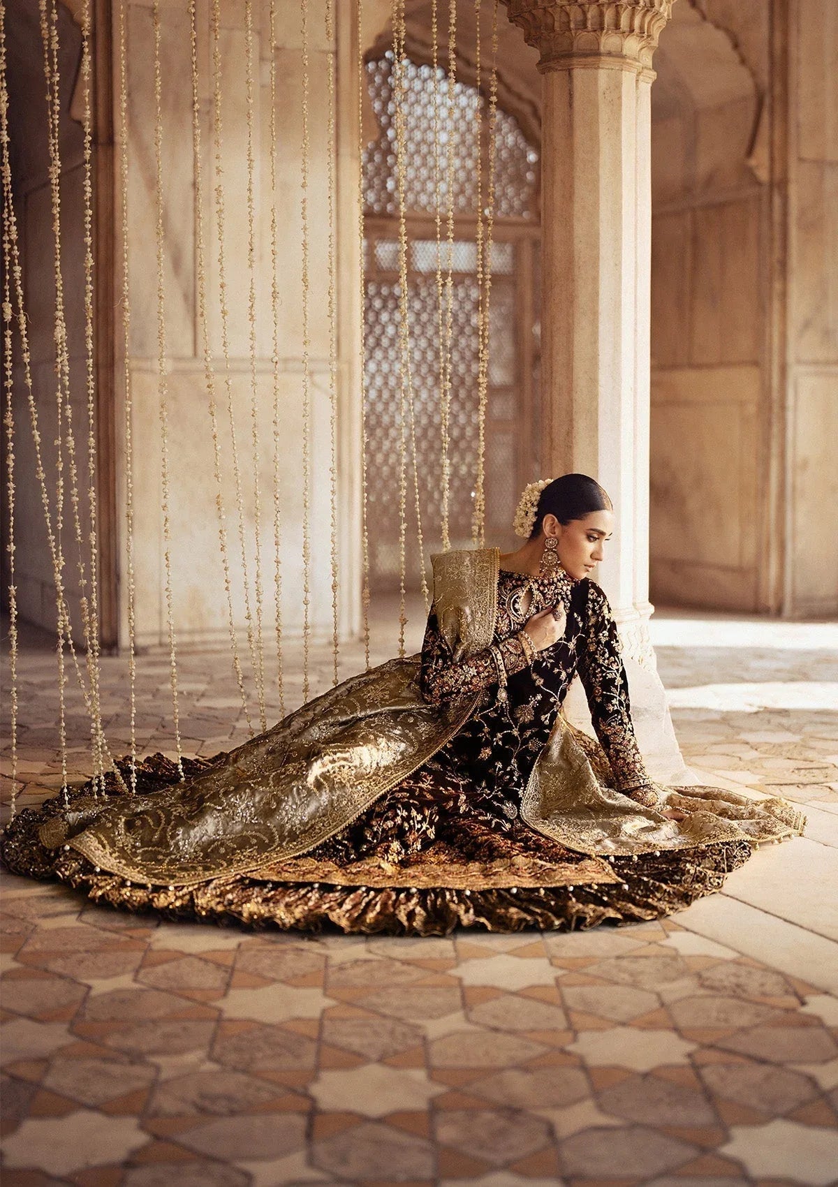 Aik Atelier | Dastoor Velvet 24 | DASTOOR - LOOK 09 - Aqsa Fabrics