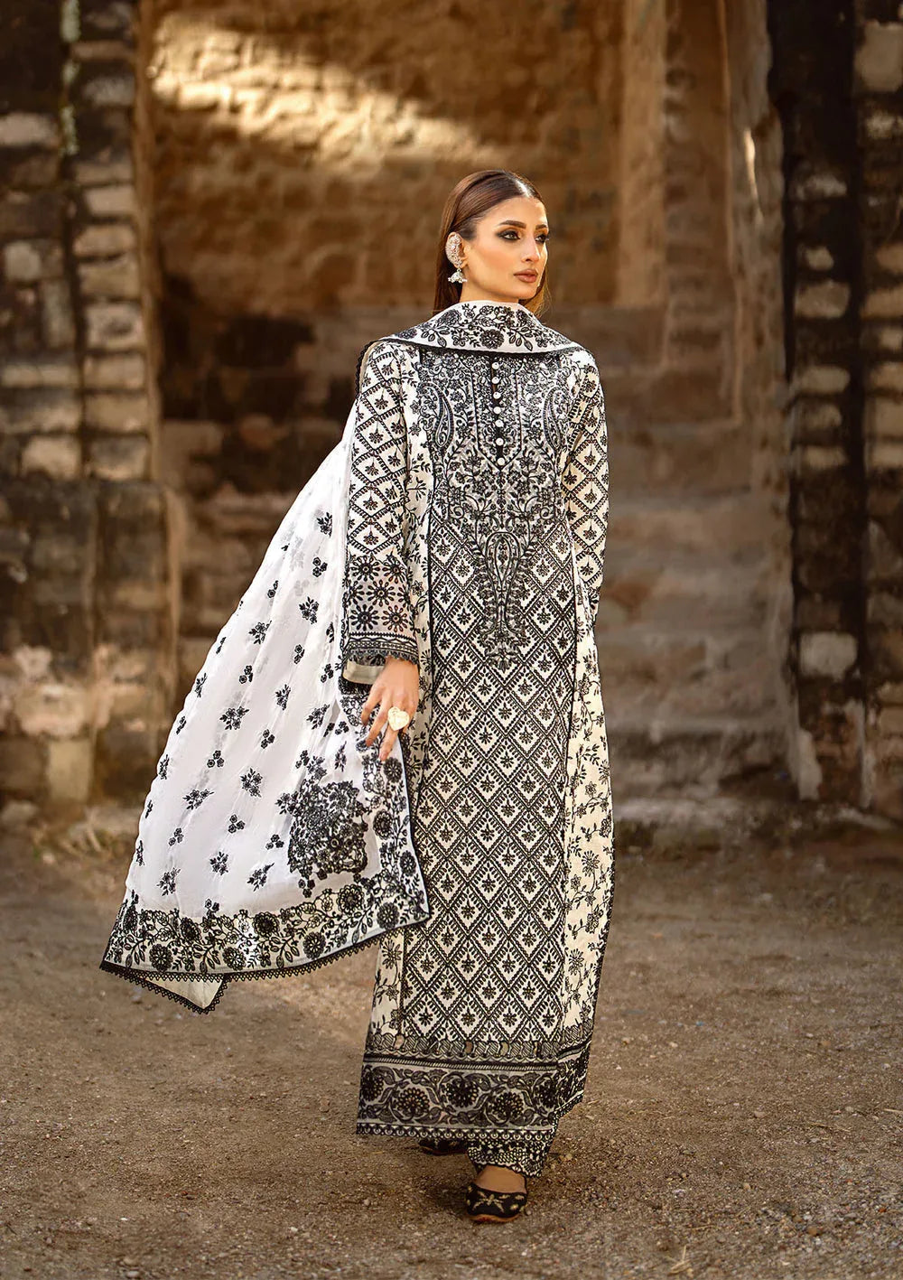 Aik Atelier | Pardes Lawn 24 | LOOK 01 - Aqsa Fabrics