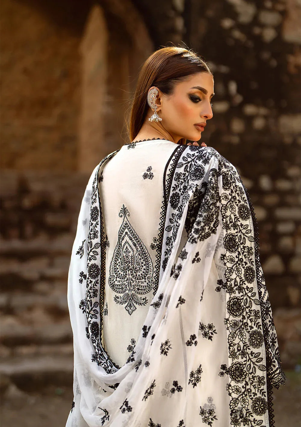 Aik Atelier | Pardes Lawn 24 | LOOK 01 - Aqsa Fabrics