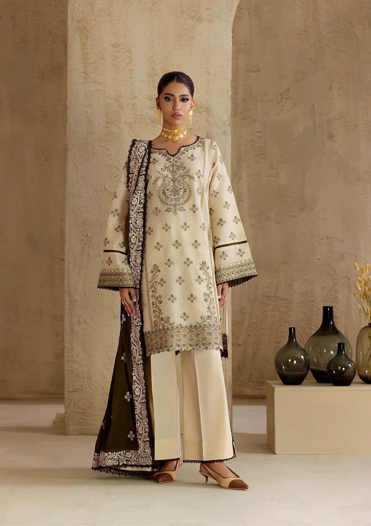 Aik Atelier | RTW 25 | LOOK 02 - Aqsa Fabrics