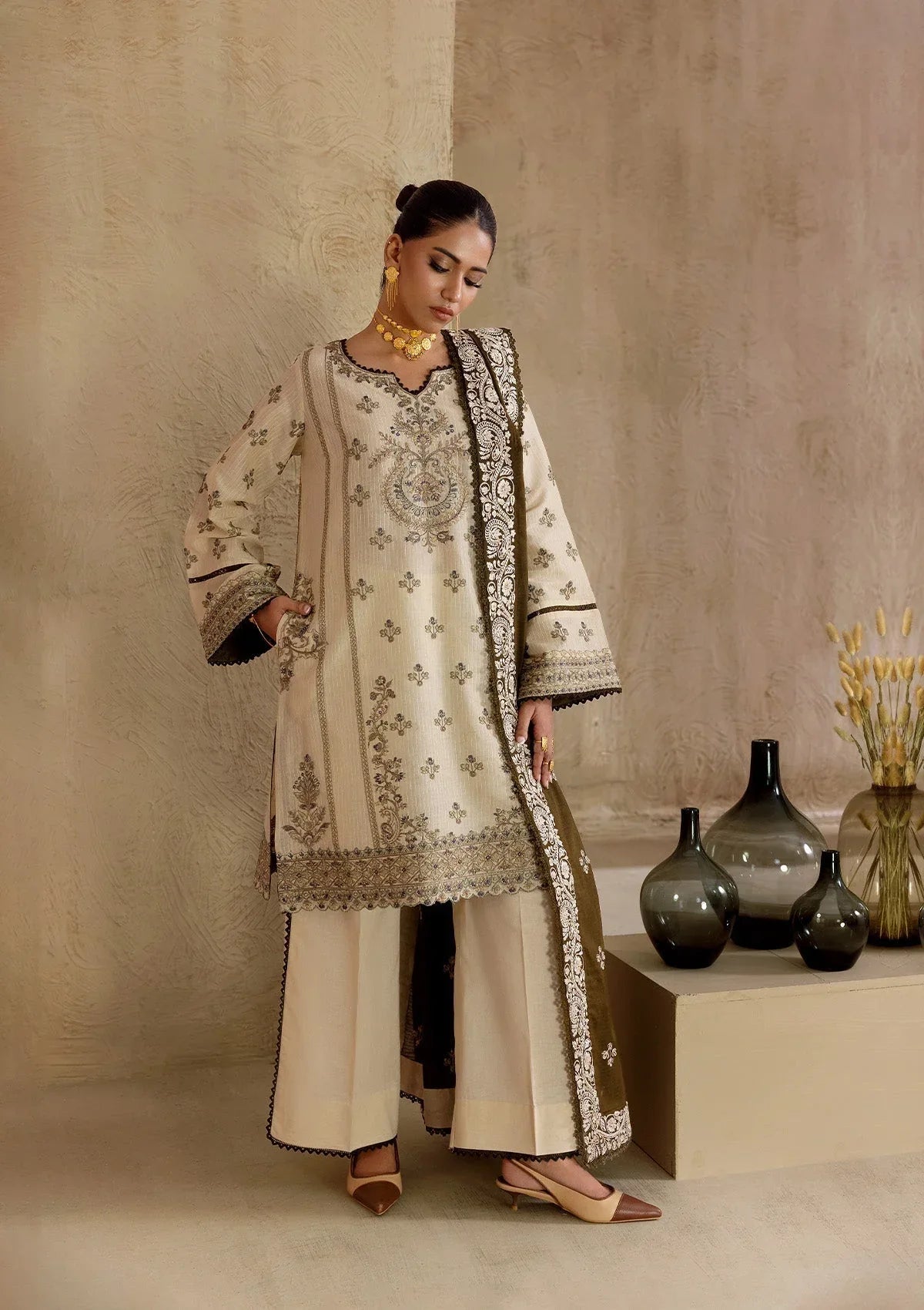 Aik Atelier | RTW 25 | LOOK 02 - Aqsa Fabrics