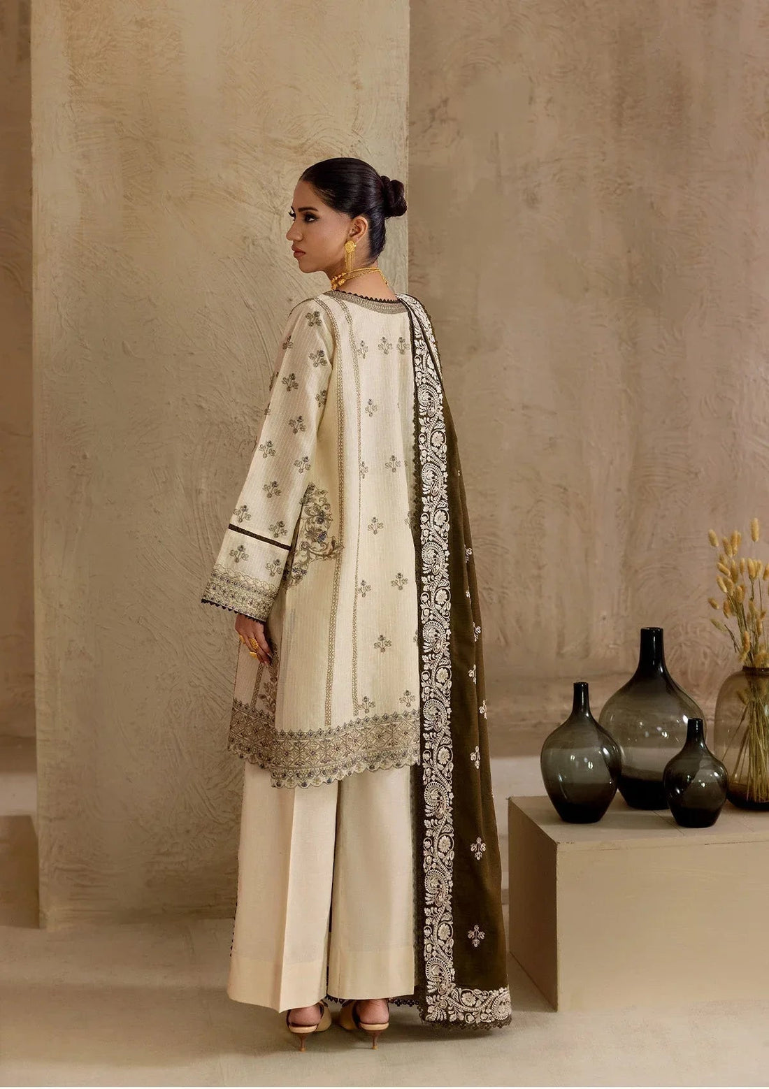 Aik Atelier | RTW 25 | LOOK 02 - Aqsa Fabrics