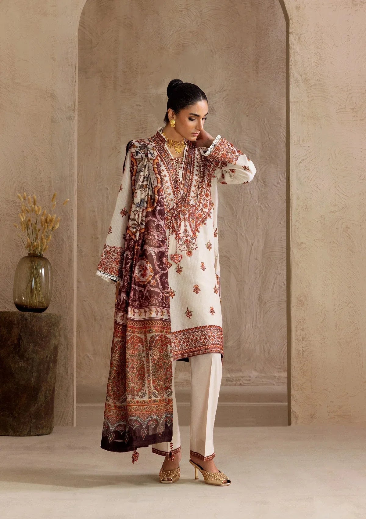 Aik Atelier | RTW 25 | LOOK 04 - Aqsa Fabrics