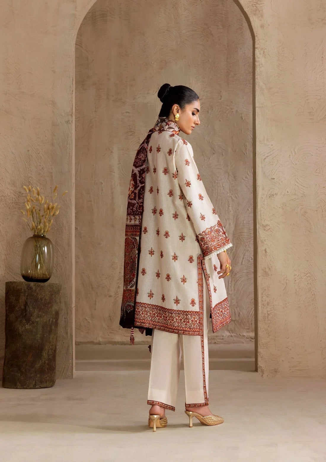 Aik Atelier | RTW 25 | LOOK 04 - Aqsa Fabrics