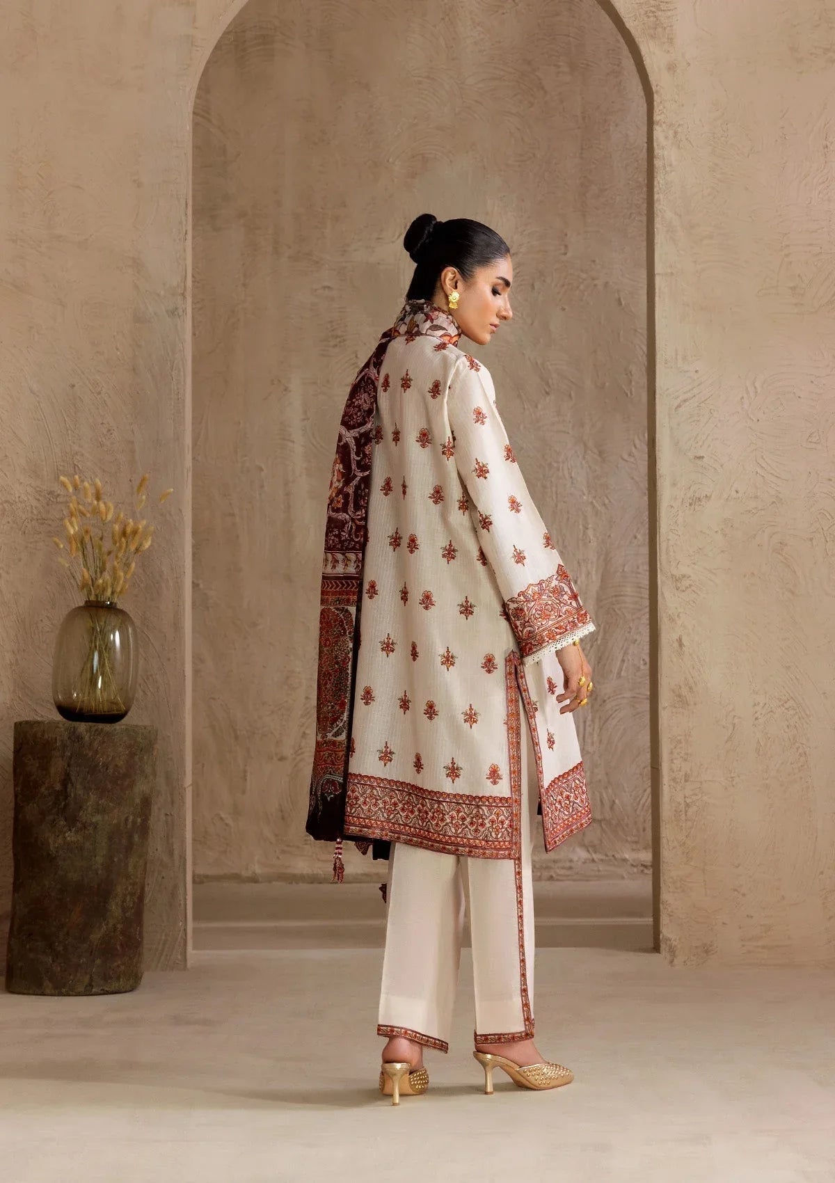 Aik Atelier | RTW 25 | LOOK 04 - Aqsa Fabrics
