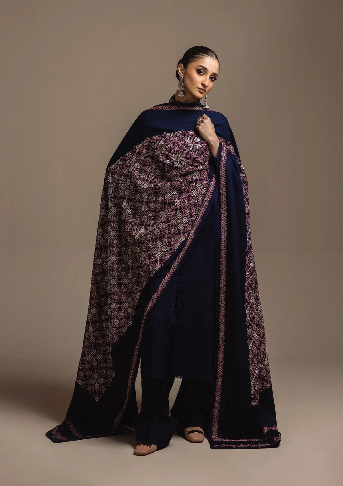 Aik Atelier | Aik Roz Karandi 25 | LOOK 01 - Aqsa Fabrics