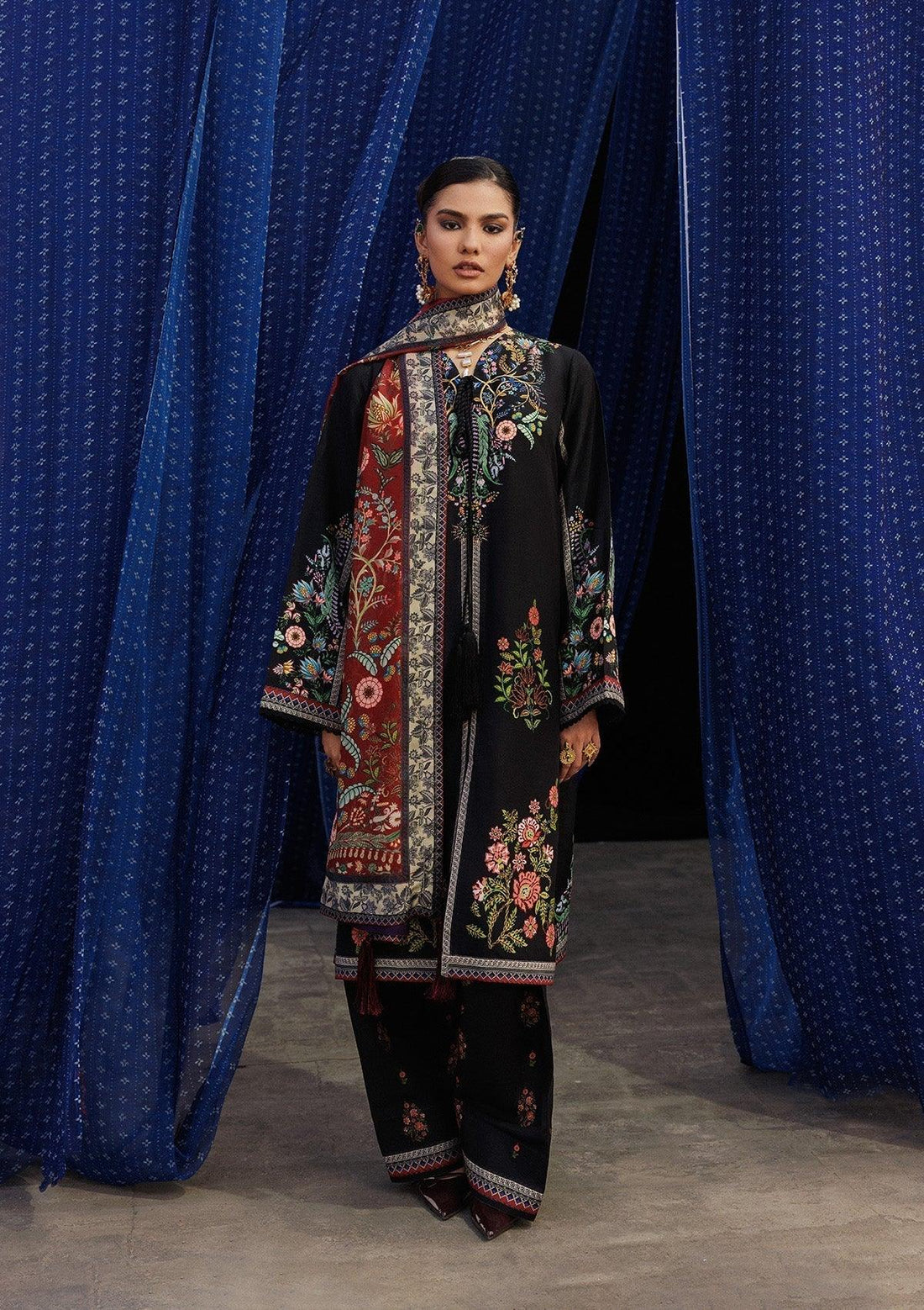 Aik Atelier | Roz Khaddar | AIK ROZ '25 D2 - LOOK 01 - Aqsa Fabrics
