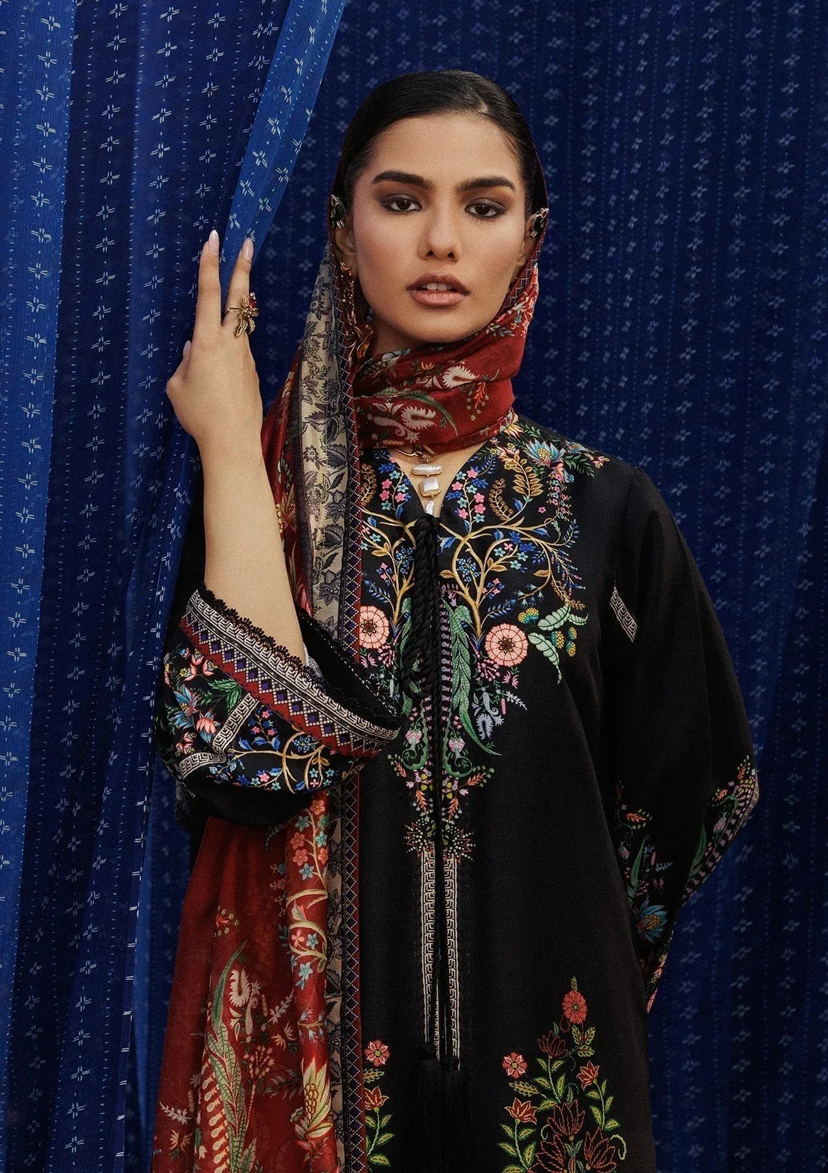 Aik Atelier | Roz Khaddar | AIK ROZ '25 D2 - LOOK 01 - Aqsa Fabrics