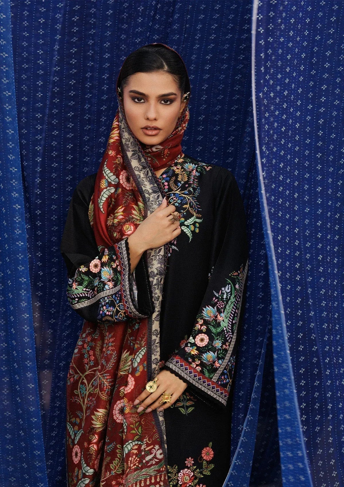 Aik Atelier | Roz Khaddar | AIK ROZ '25 D2 - LOOK 01 - Aqsa Fabrics
