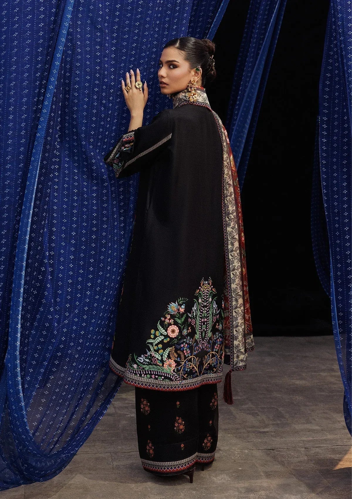 Aik Atelier | Roz Khaddar | AIK ROZ '25 D2 - LOOK 01 - Aqsa Fabrics
