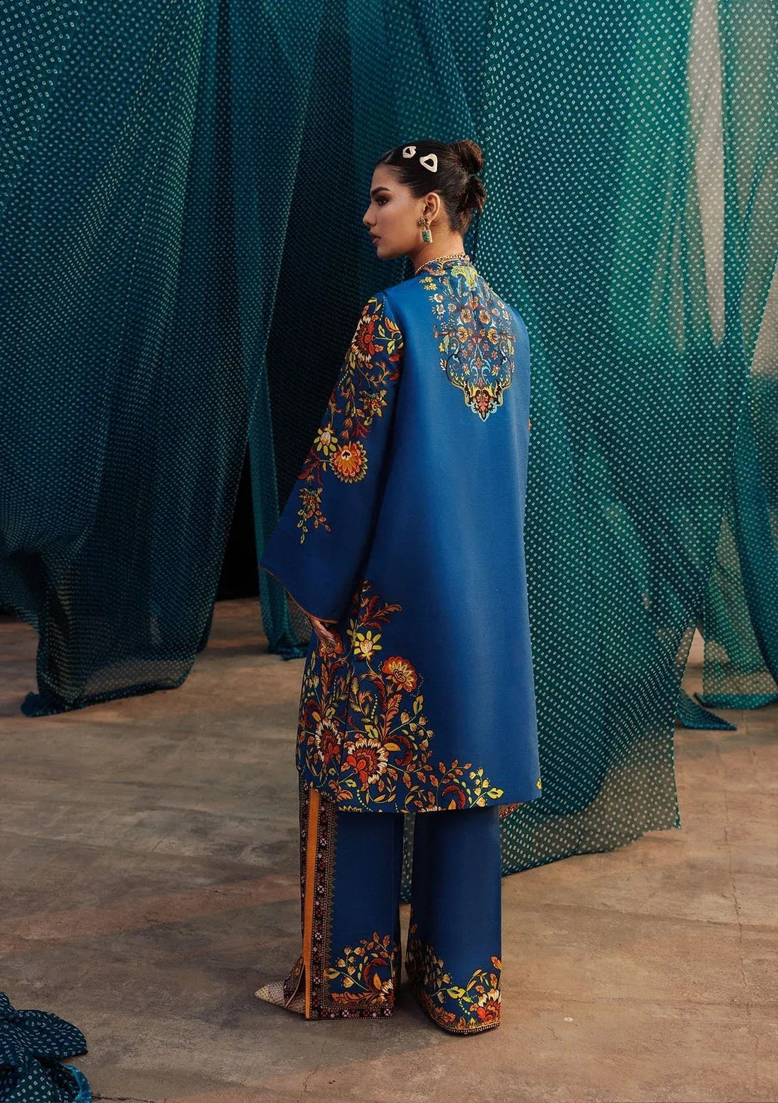 Aik Atelier | Roz Khaddar | AIK ROZ '25 D2 - LOOK 03 - Aqsa Fabrics