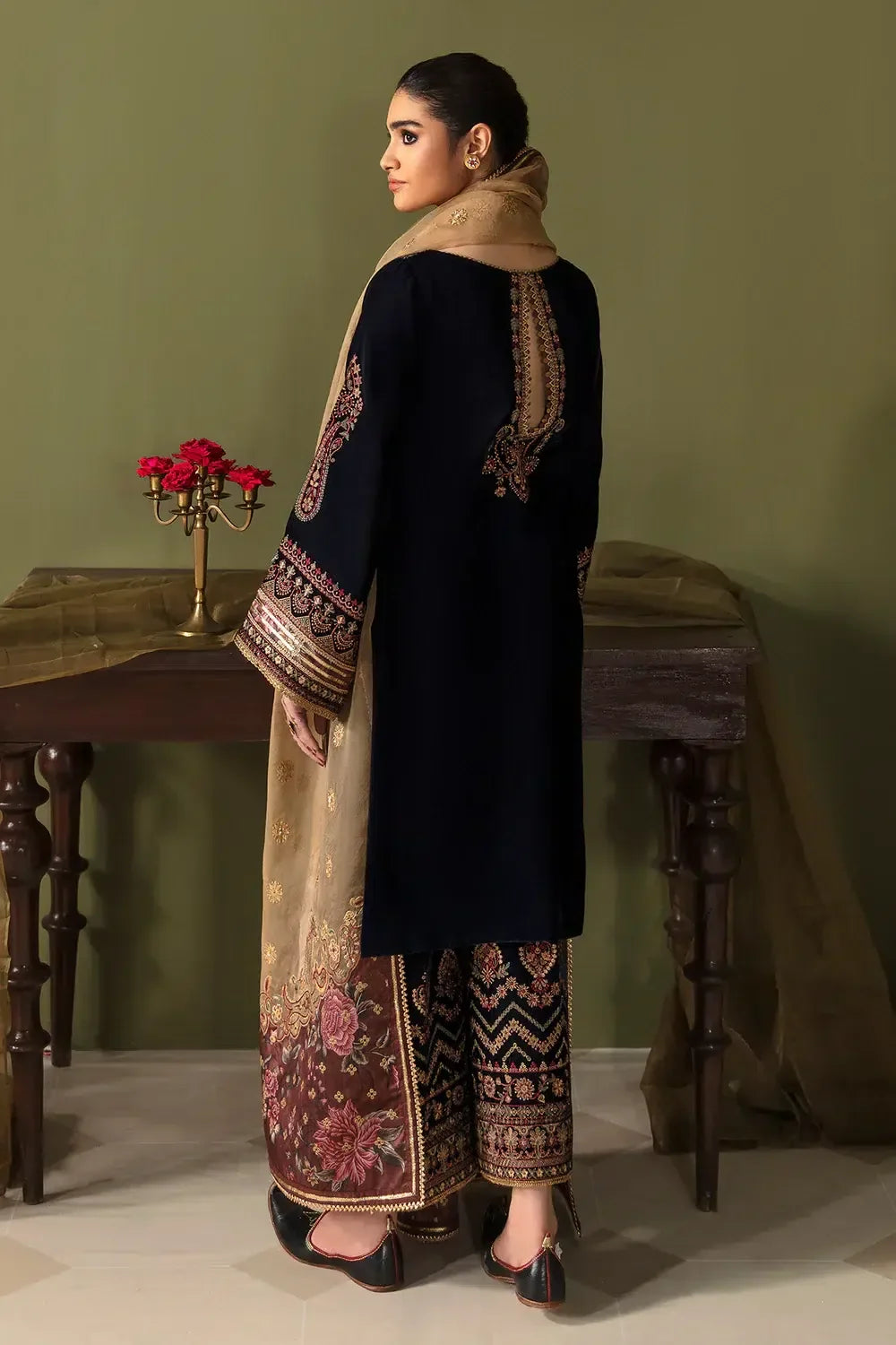 Baroque | Jahanara Luxury Velvet 23 | UF-469 - Aqsa Fabrics