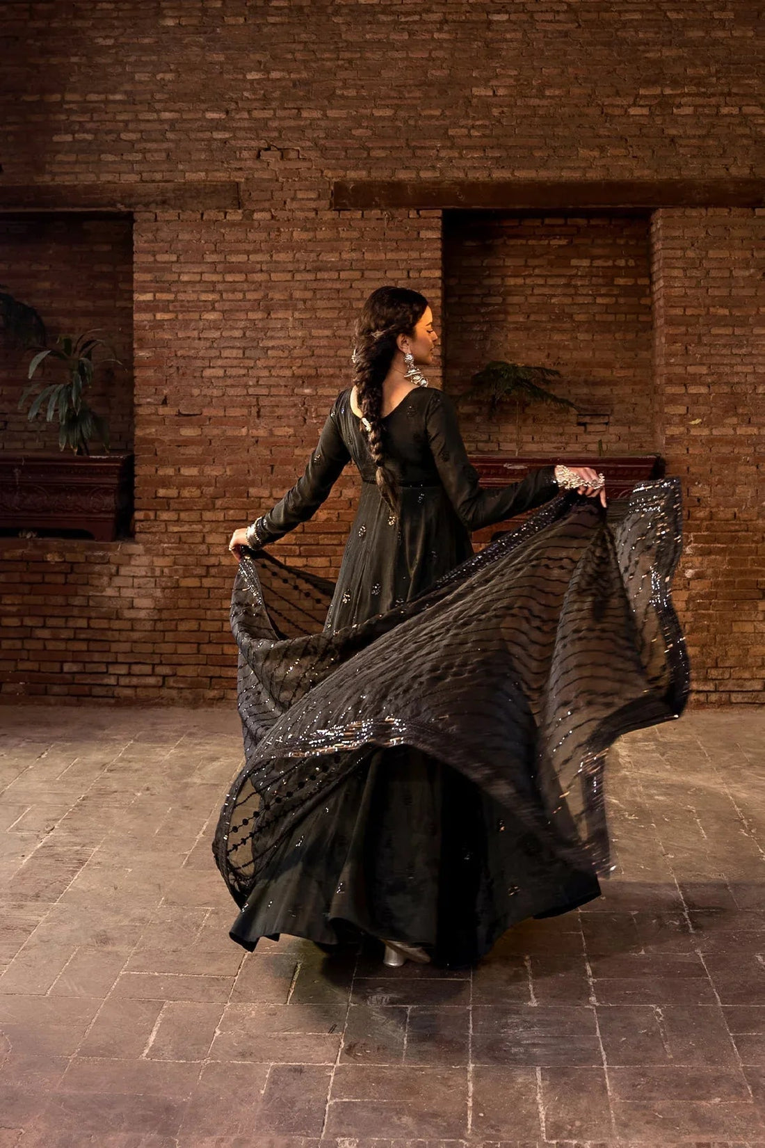 Erum Khan | Shezadian Luxe Formals | Mumtaz - Aqsa Fabrics