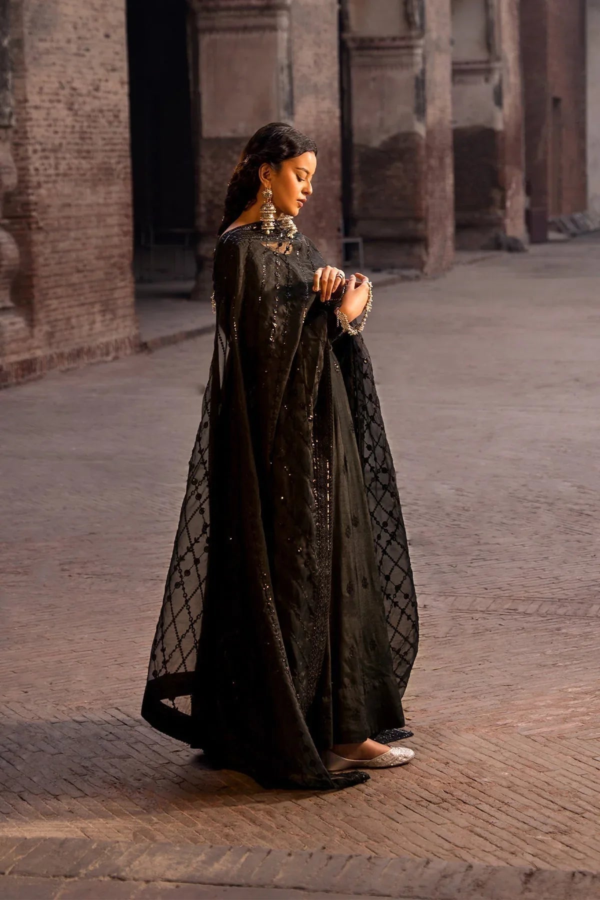 Erum Khan | Shezadian Luxe Formals | Mumtaz - Aqsa Fabrics