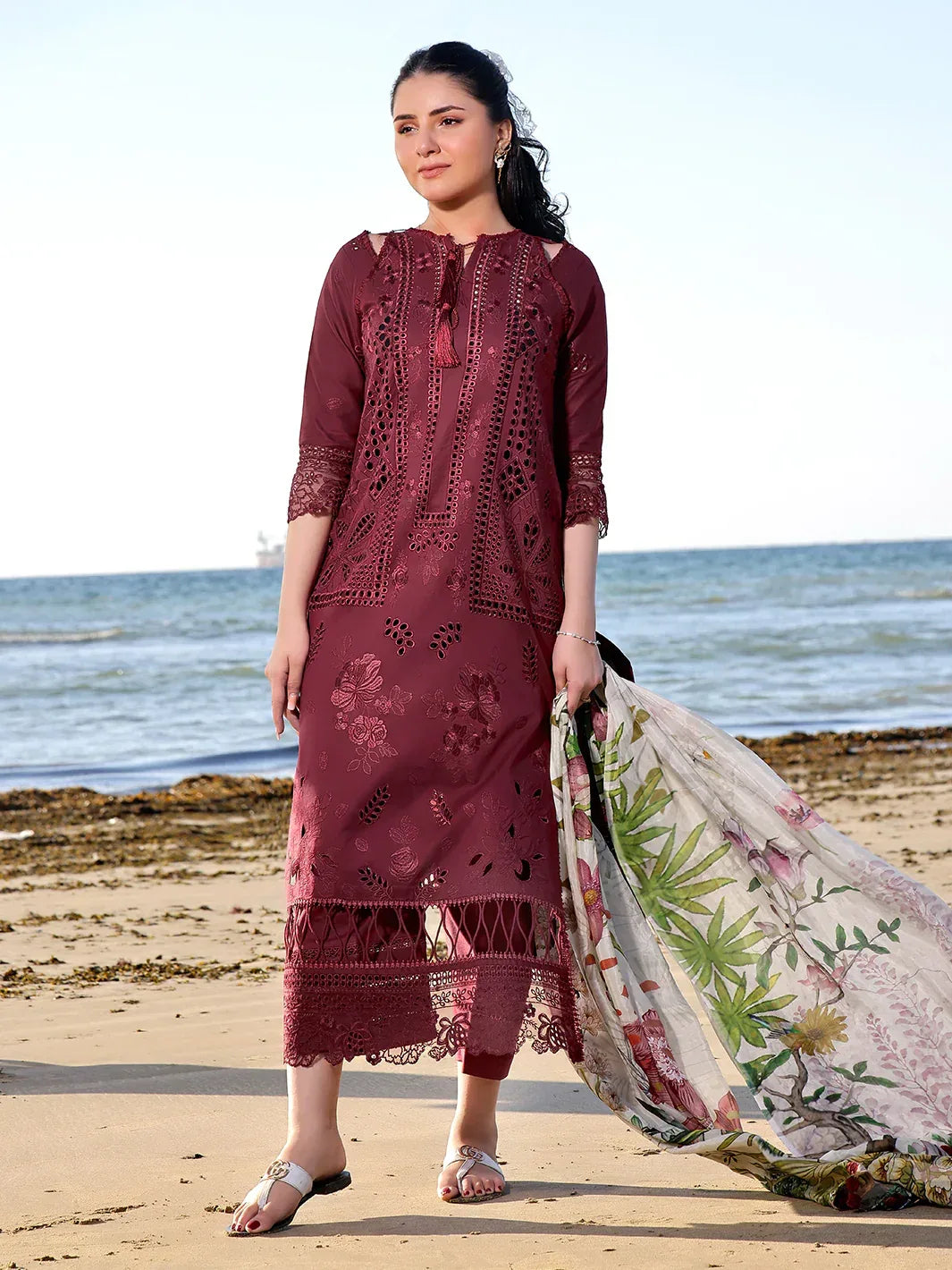 Izel | Saahil Signature Lawn 24 | LALEEN - Aqsa Fabrics